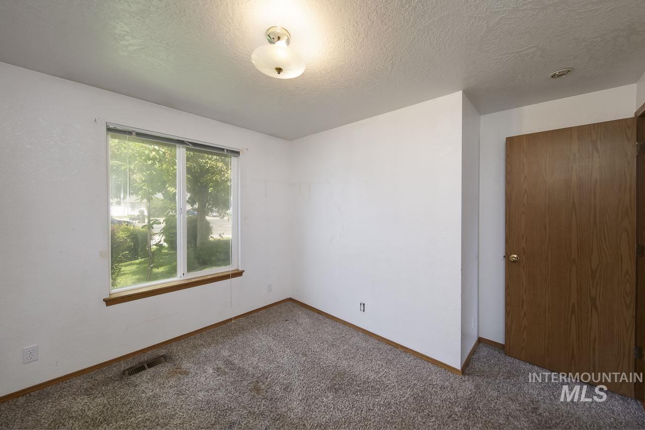 1465 E Buchman Ct, Meridian, Idaho 83642, 3 Bedrooms, 2 Bathrooms, Residential For Sale, Price $360,000,MLS 98986185