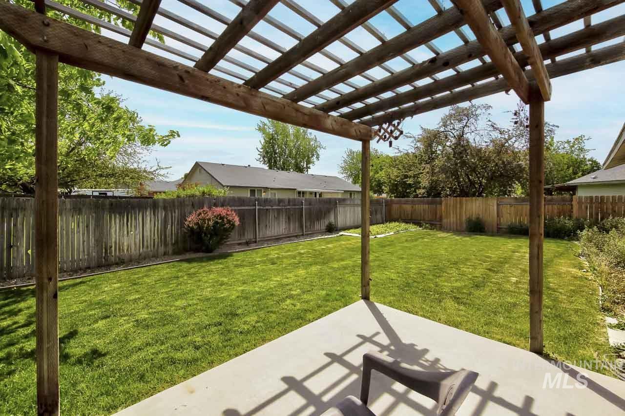 1465 E Buchman Ct, Meridian, Idaho 83642, 3 Bedrooms, 2 Bathrooms, Residential For Sale, Price $360,000,MLS 98986185
