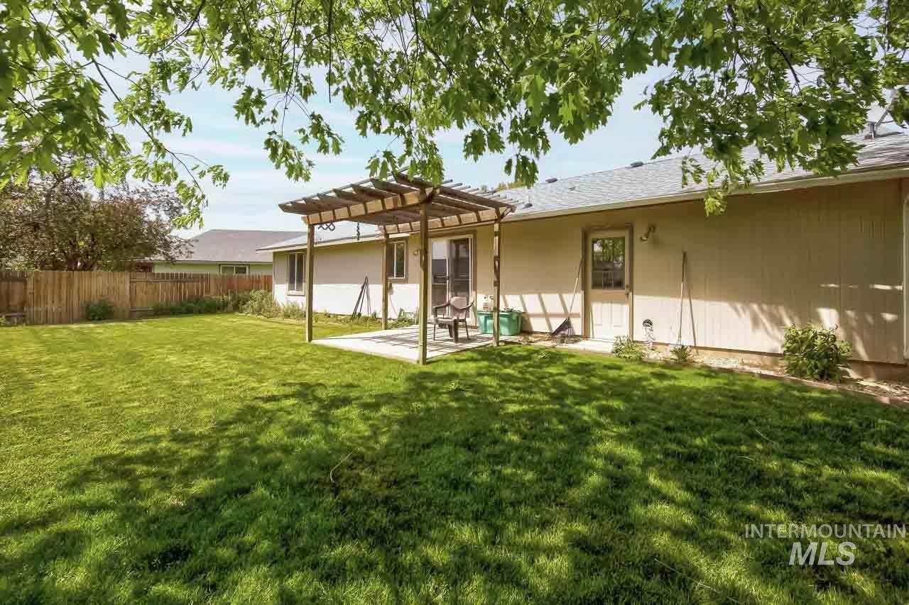 1465 E Buchman Ct, Meridian, Idaho 83642, 3 Bedrooms, 2 Bathrooms, Residential For Sale, Price $360,000,MLS 98986185
