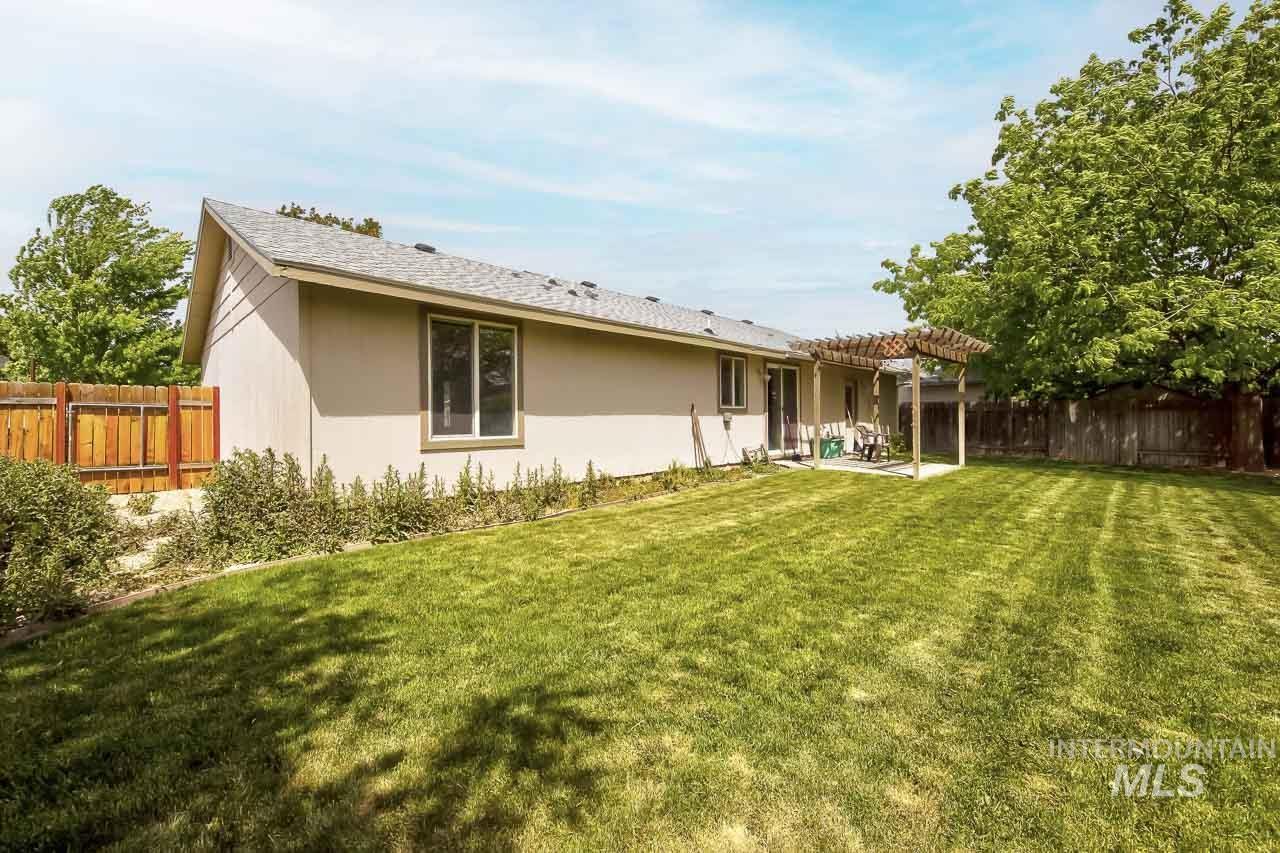 1465 E Buchman Ct, Meridian, Idaho 83642, 3 Bedrooms, 2 Bathrooms, Residential For Sale, Price $360,000,MLS 98986185