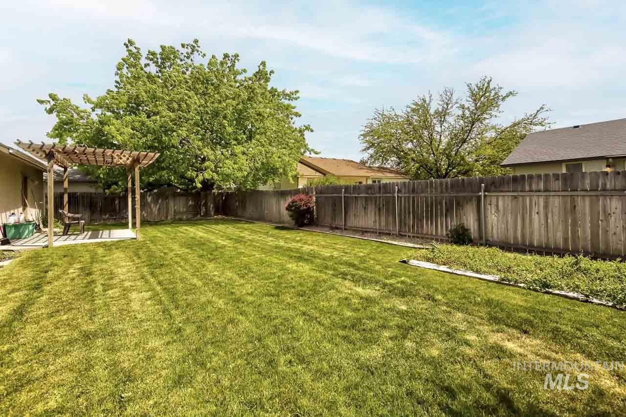 1465 E Buchman Ct, Meridian, Idaho 83642, 3 Bedrooms, 2 Bathrooms, Residential For Sale, Price $360,000,MLS 98986185