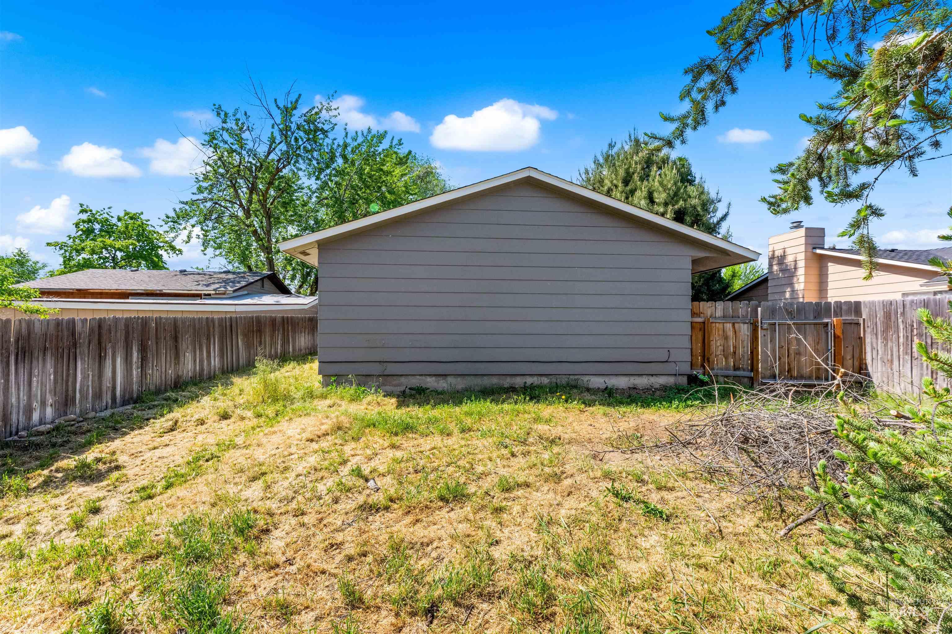 304 W Woodvine Ct, Boise, Idaho 83706, 3 Bedrooms, 1 Bathroom, Residential For Sale, Price $415,000,MLS 98986187