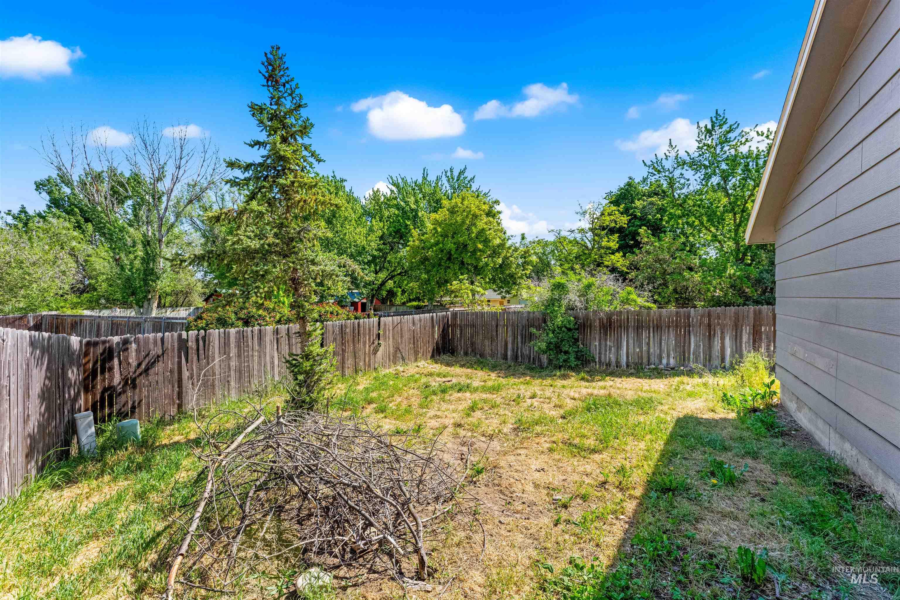 304 W Woodvine Ct, Boise, Idaho 83706, 3 Bedrooms, 1 Bathroom, Residential For Sale, Price $415,000,MLS 98986187