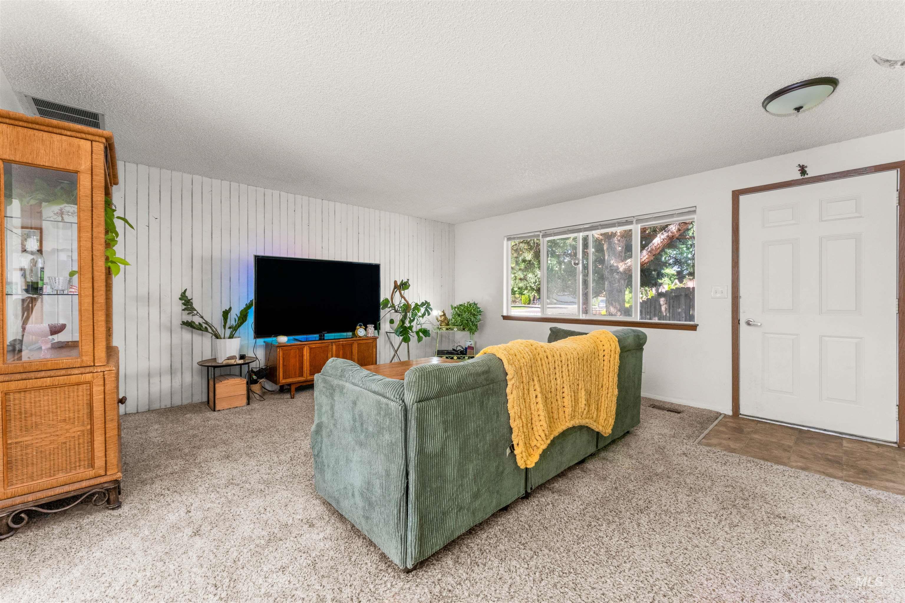 304 W Woodvine Ct, Boise, Idaho 83706, 3 Bedrooms, 1 Bathroom, Residential For Sale, Price $415,000,MLS 98986187