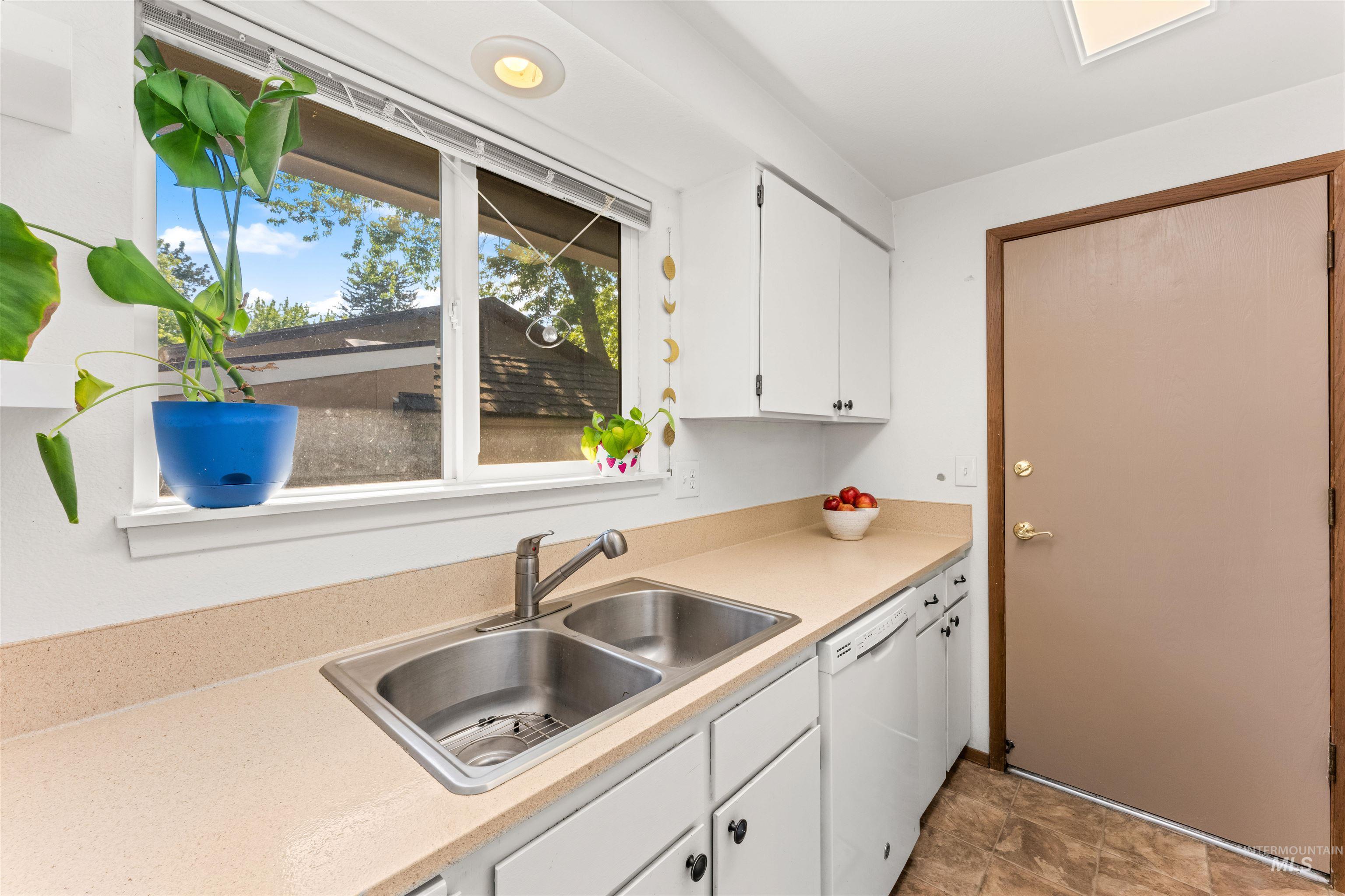 304 W Woodvine Ct, Boise, Idaho 83706, 3 Bedrooms, 1 Bathroom, Residential For Sale, Price $415,000,MLS 98986187