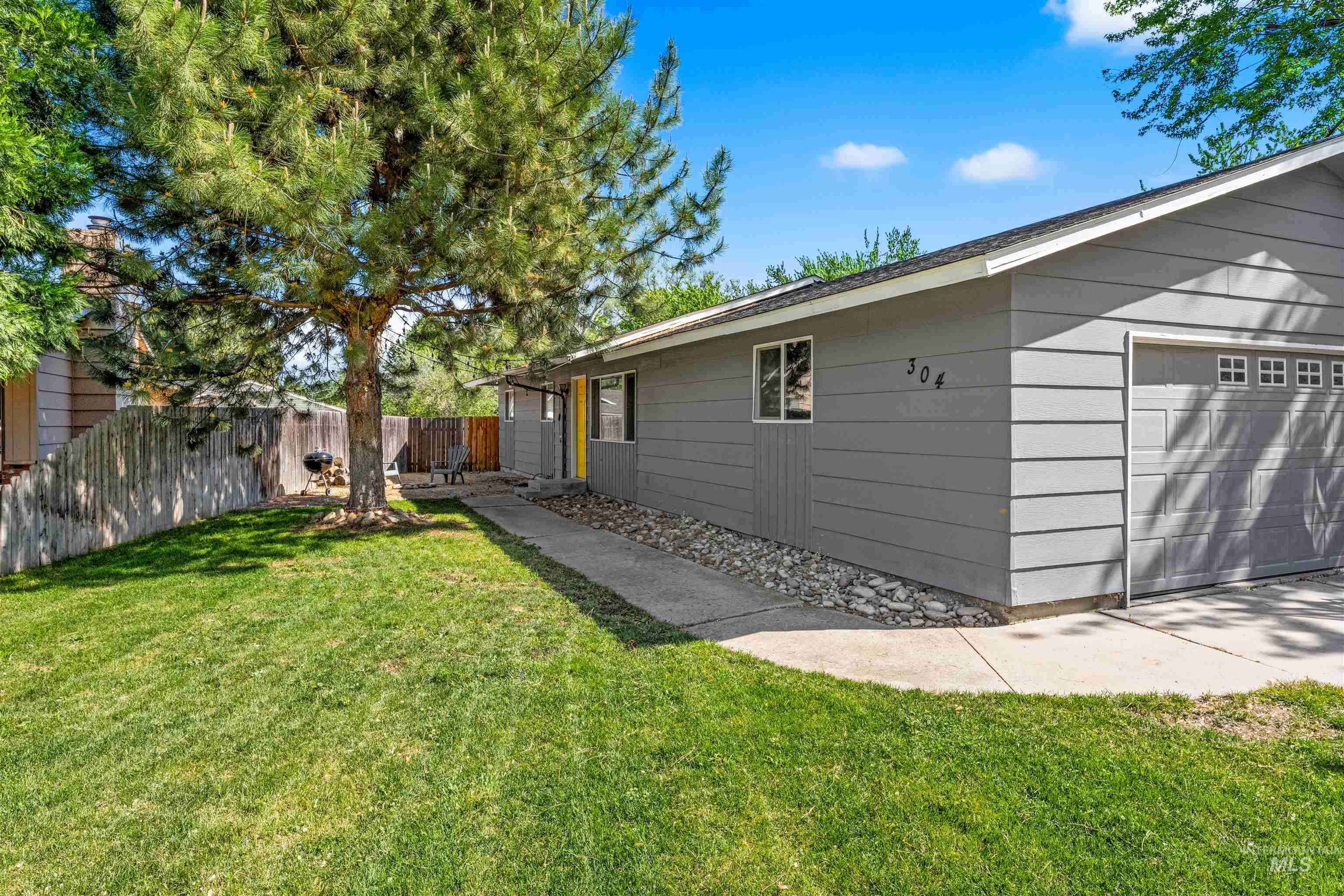 304 W Woodvine Ct, Boise, Idaho 83706, 3 Bedrooms, 1 Bathroom, Residential For Sale, Price $415,000,MLS 98986187