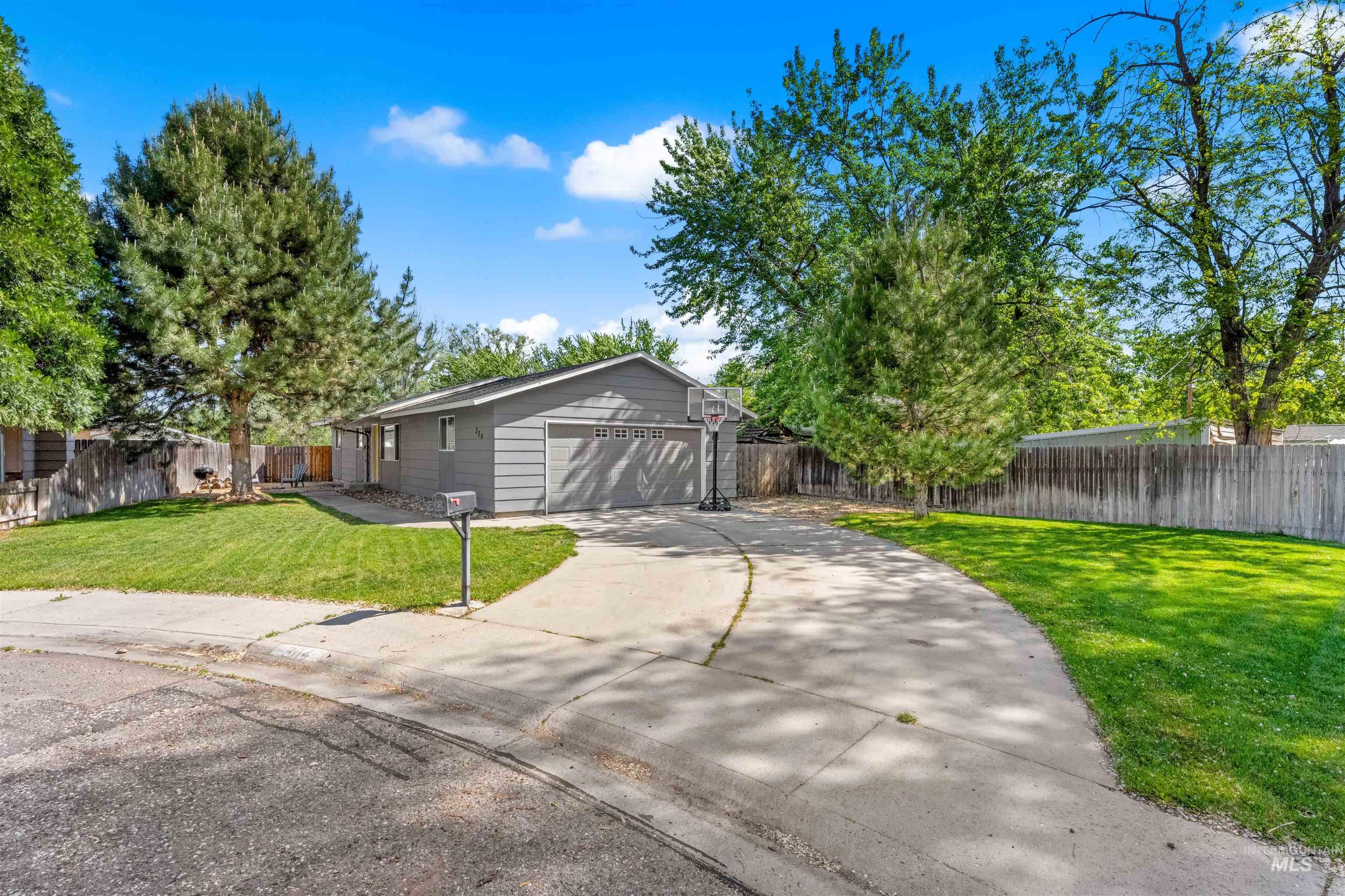 304 W Woodvine Ct, Boise, Idaho 83706, 3 Bedrooms, 1 Bathroom, Residential For Sale, Price $415,000,MLS 98986187