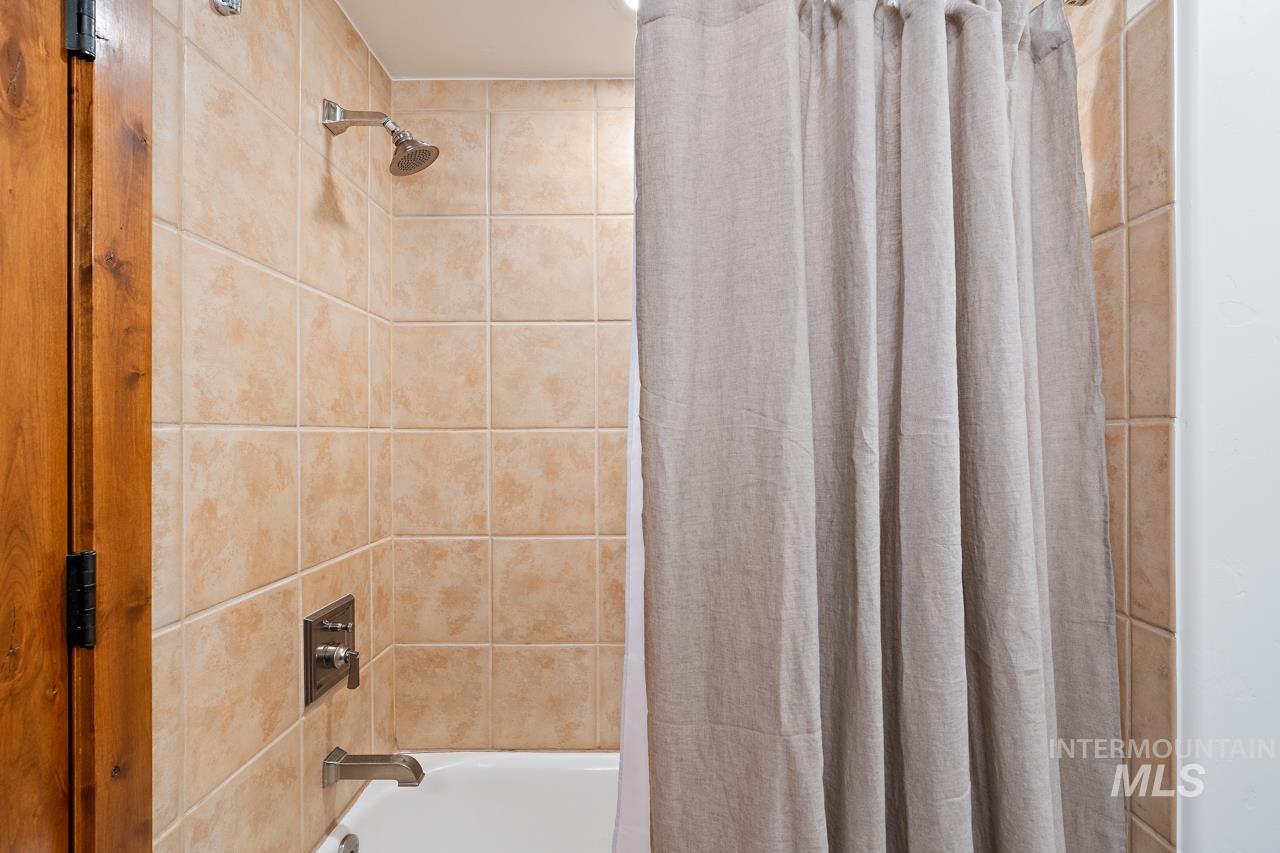 75 Arling Center, Donnelly, Idaho 83615, 1 Bathroom, Residential For Sale, Price $399,000,MLS 98986191