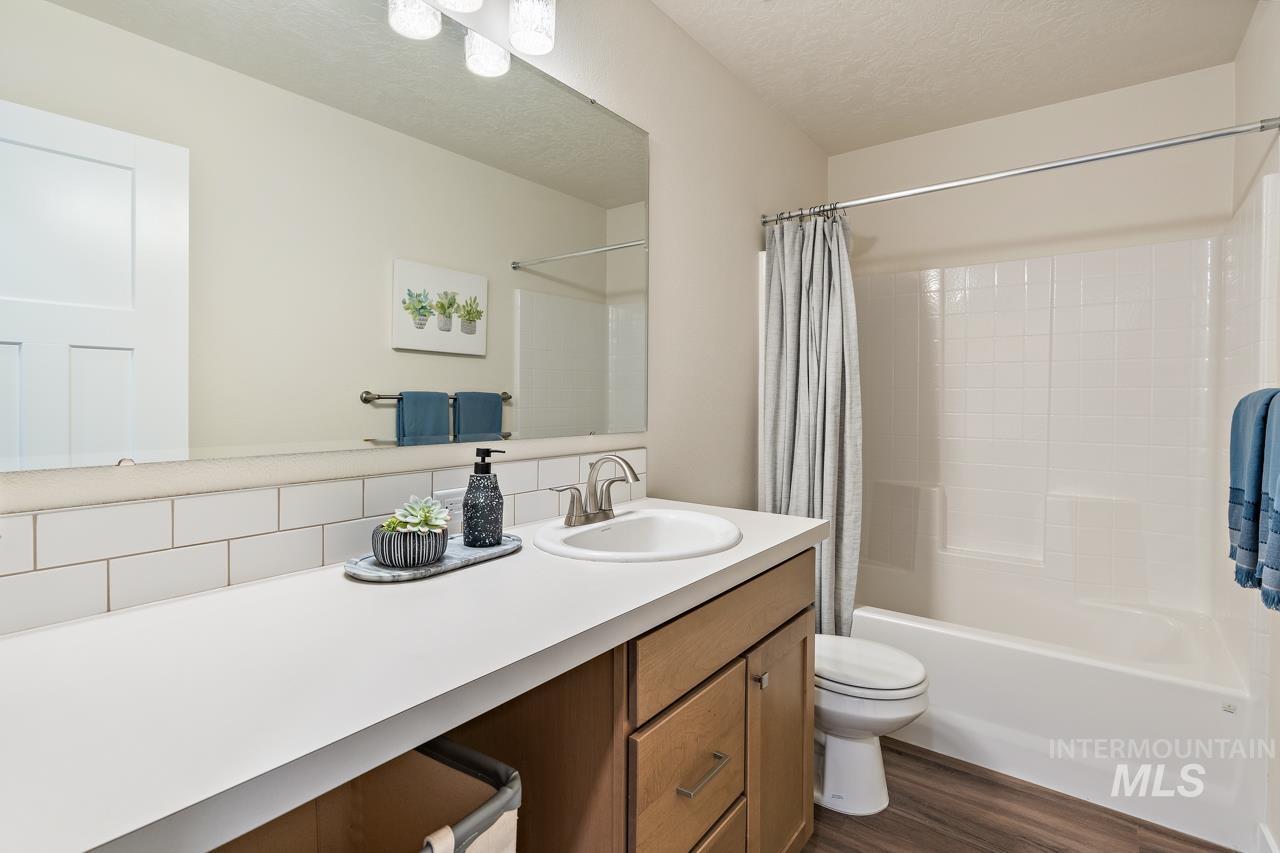 17581 Moon Ridge Pl, Nampa, Idaho 83687, 3 Bedrooms, 2 Bathrooms, Residential For Sale, Price $424,990,MLS 98986192