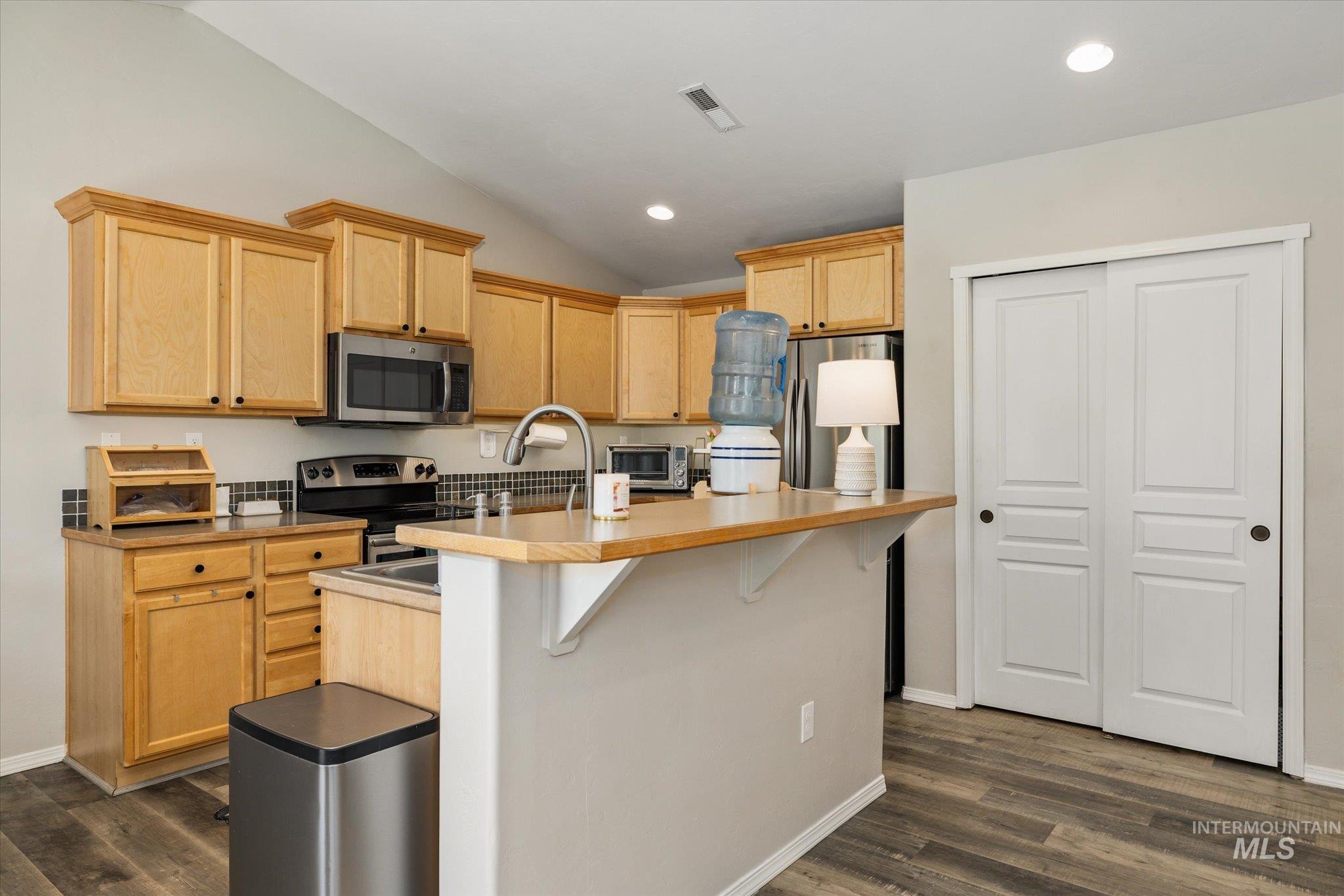 1305 W Tacola St., Nampa, Idaho 83651, 3 Bedrooms, 2 Bathrooms, Residential For Sale, Price $369,000, 98986196