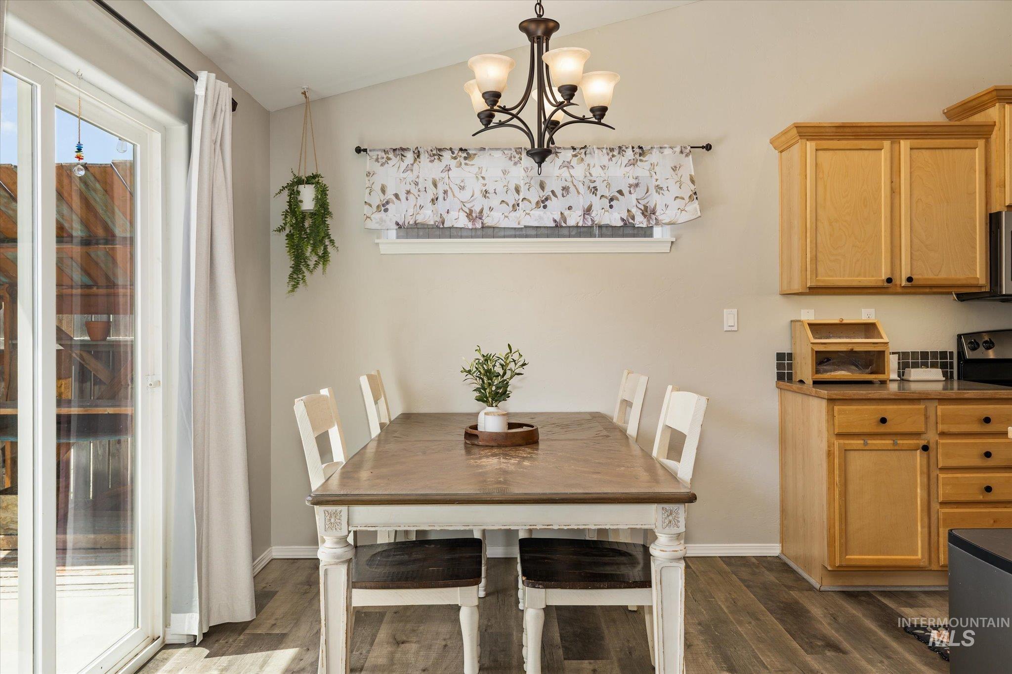 1305 W Tacola St., Nampa, Idaho 83651, 3 Bedrooms, 2 Bathrooms, Residential For Sale, Price $369,000, 98986196
