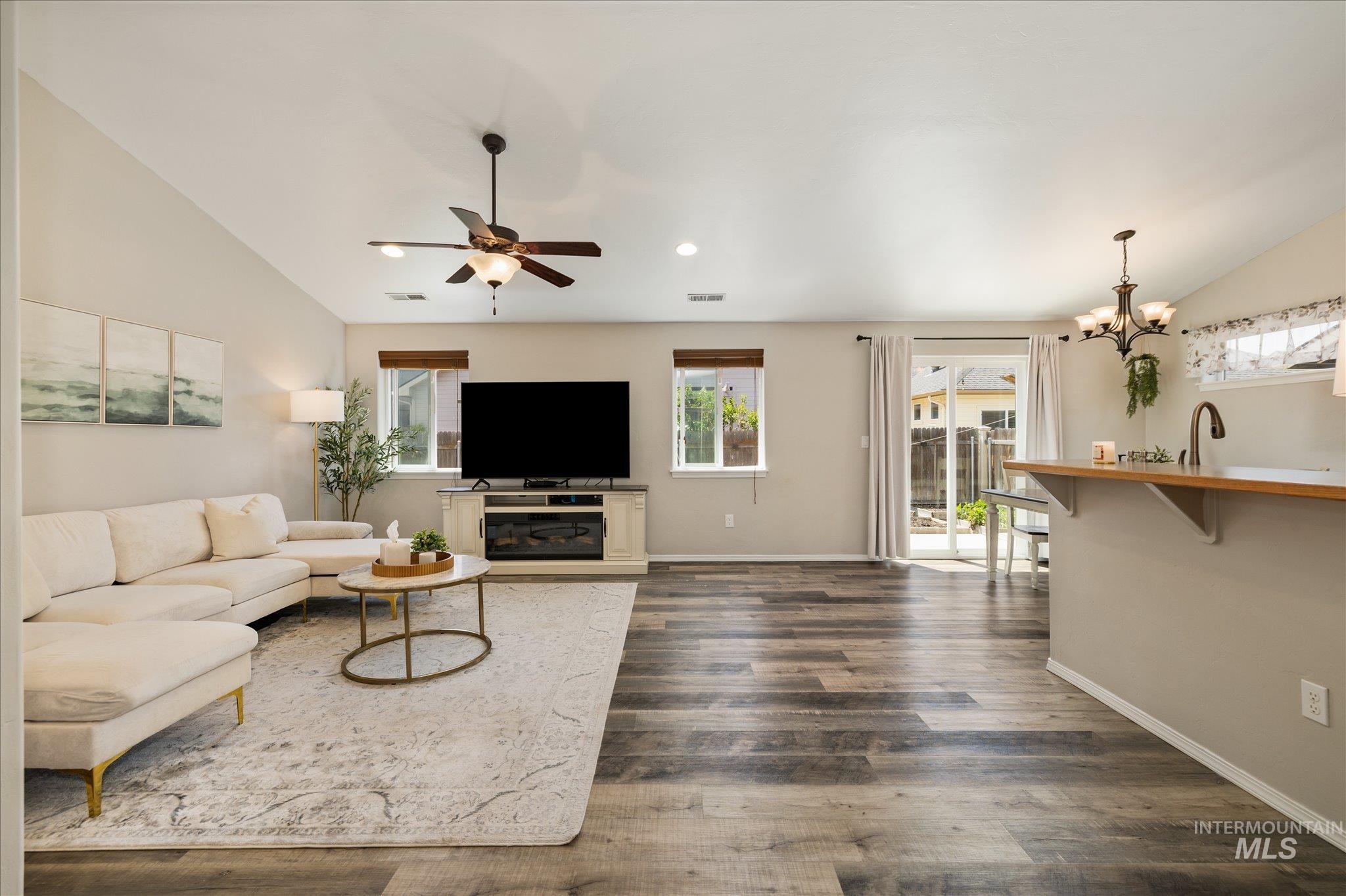 1305 W Tacola St., Nampa, Idaho 83651, 3 Bedrooms, 2 Bathrooms, Residential For Sale, Price $369,000, 98986196