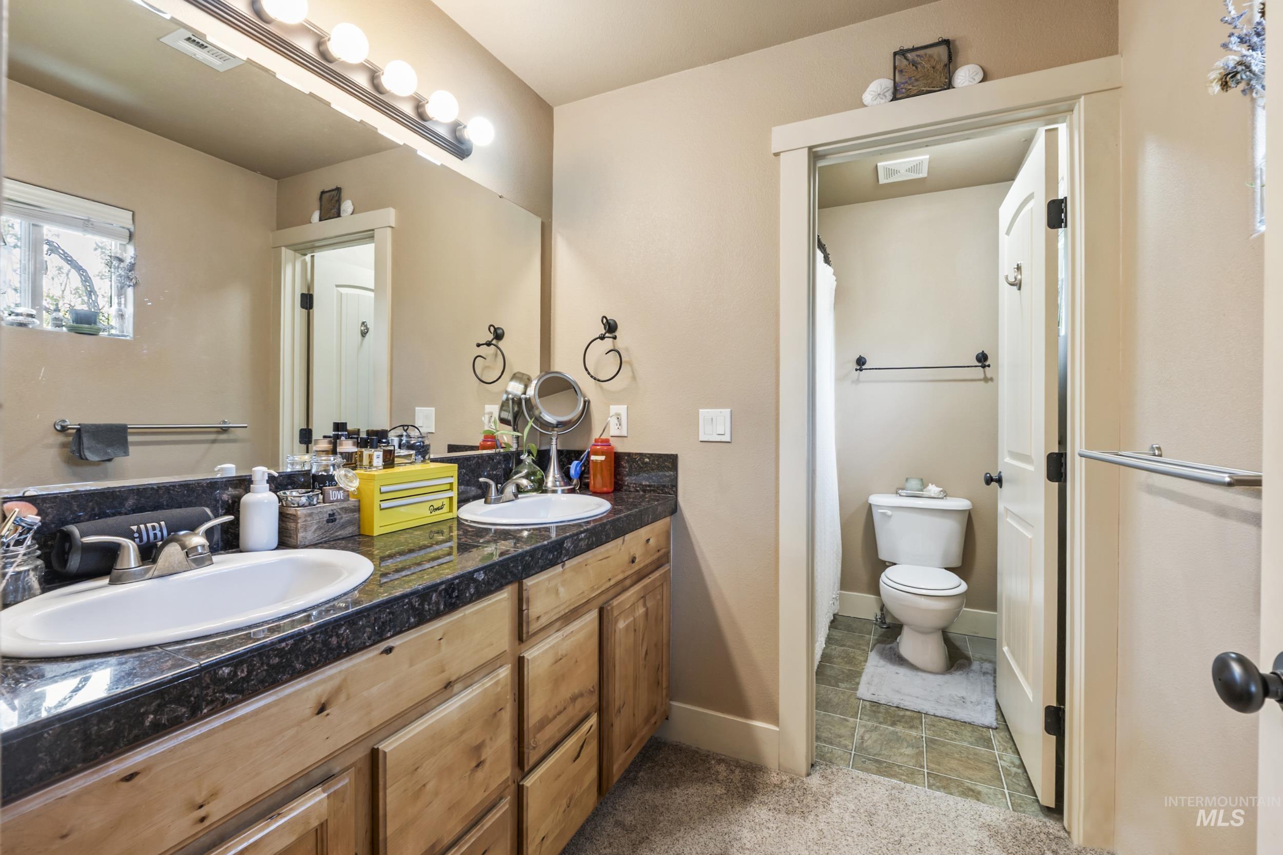 5233 W Morris Hill Rd, Boise, Idaho 83705, 3 Bedrooms, 2.5 Bathrooms, Residential For Sale, Price $425,000, 98986199