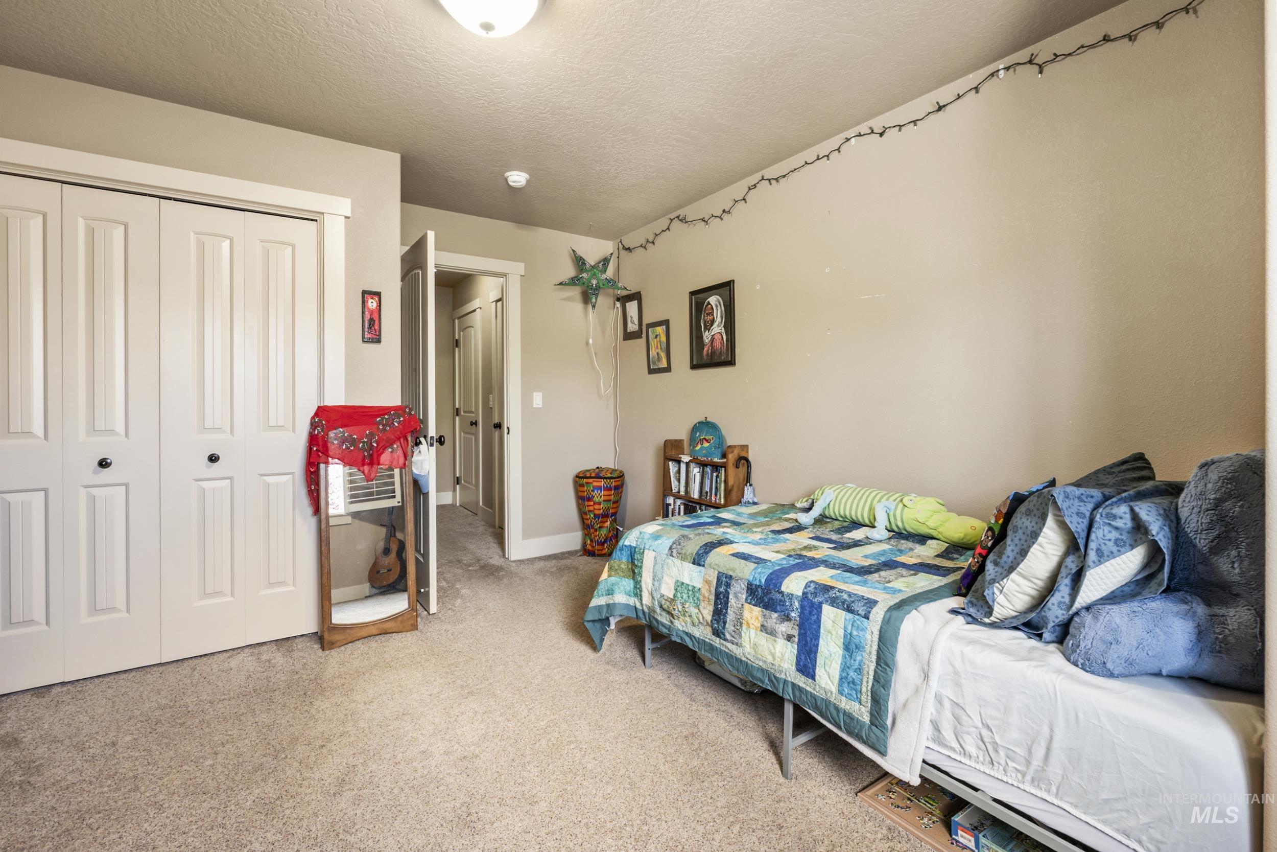 5233 W Morris Hill Rd, Boise, Idaho 83705, 3 Bedrooms, 2.5 Bathrooms, Residential For Sale, Price $425,000, 98986199