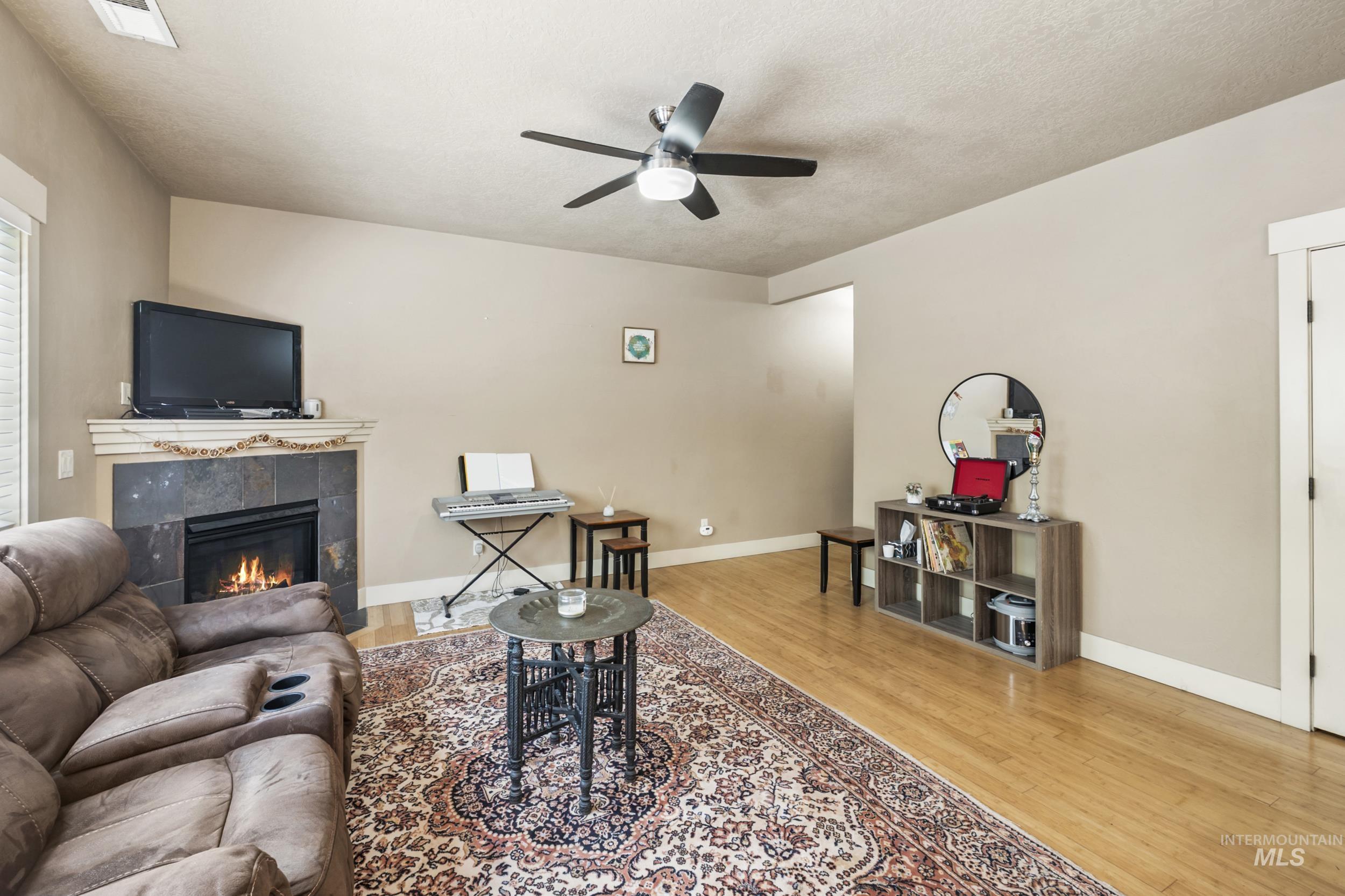 5233 W Morris Hill Rd, Boise, Idaho 83705, 3 Bedrooms, 2.5 Bathrooms, Residential For Sale, Price $425,000, 98986199