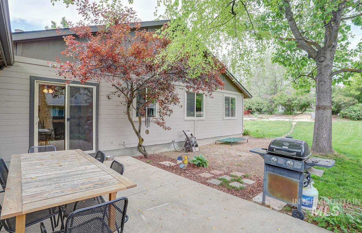 398 Mango Dr, Eagle, Idaho 83616-5120, 3 Bedrooms, 2 Bathrooms, Residential For Sale, Price $539,900, 98986200