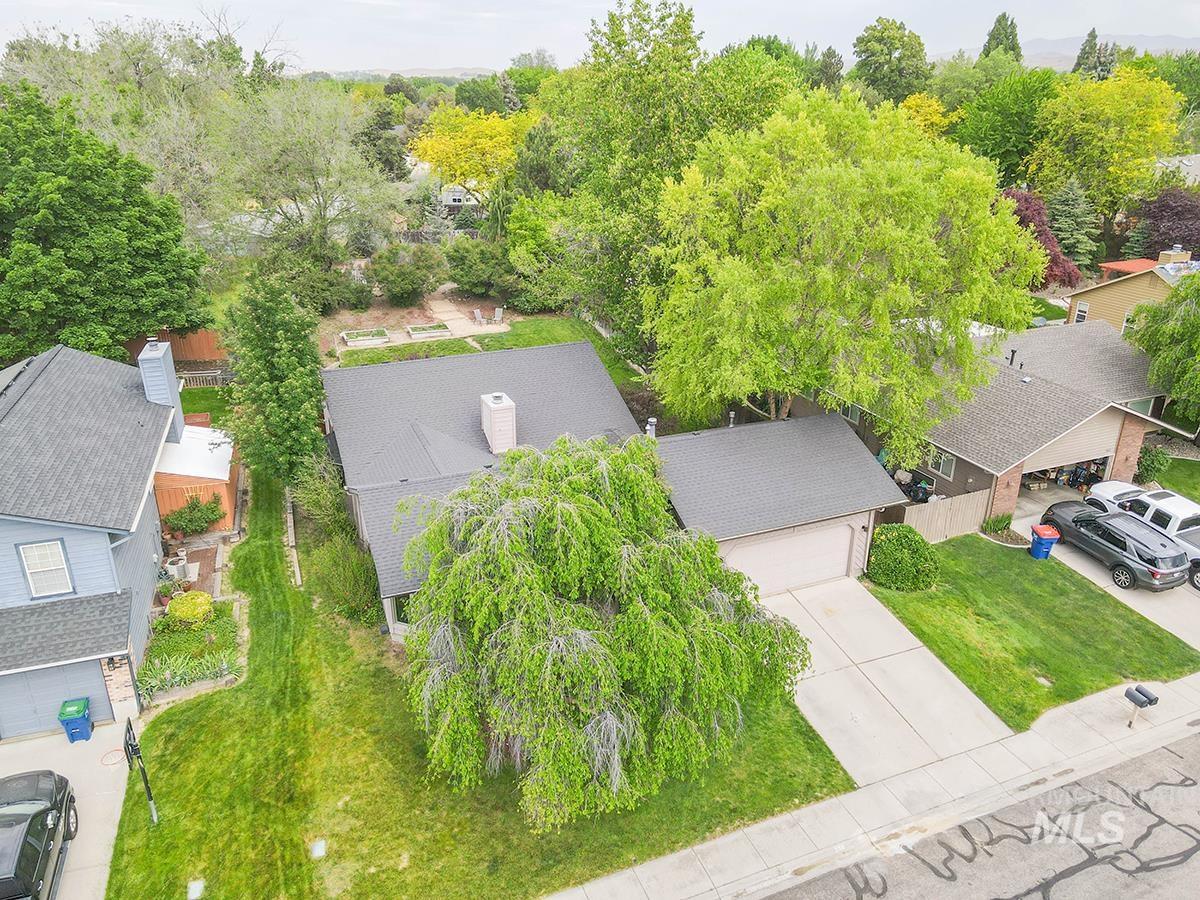 398 Mango Dr, Eagle, Idaho 83616-5120, 3 Bedrooms, 2 Bathrooms, Residential For Sale, Price $539,900, 98986200
