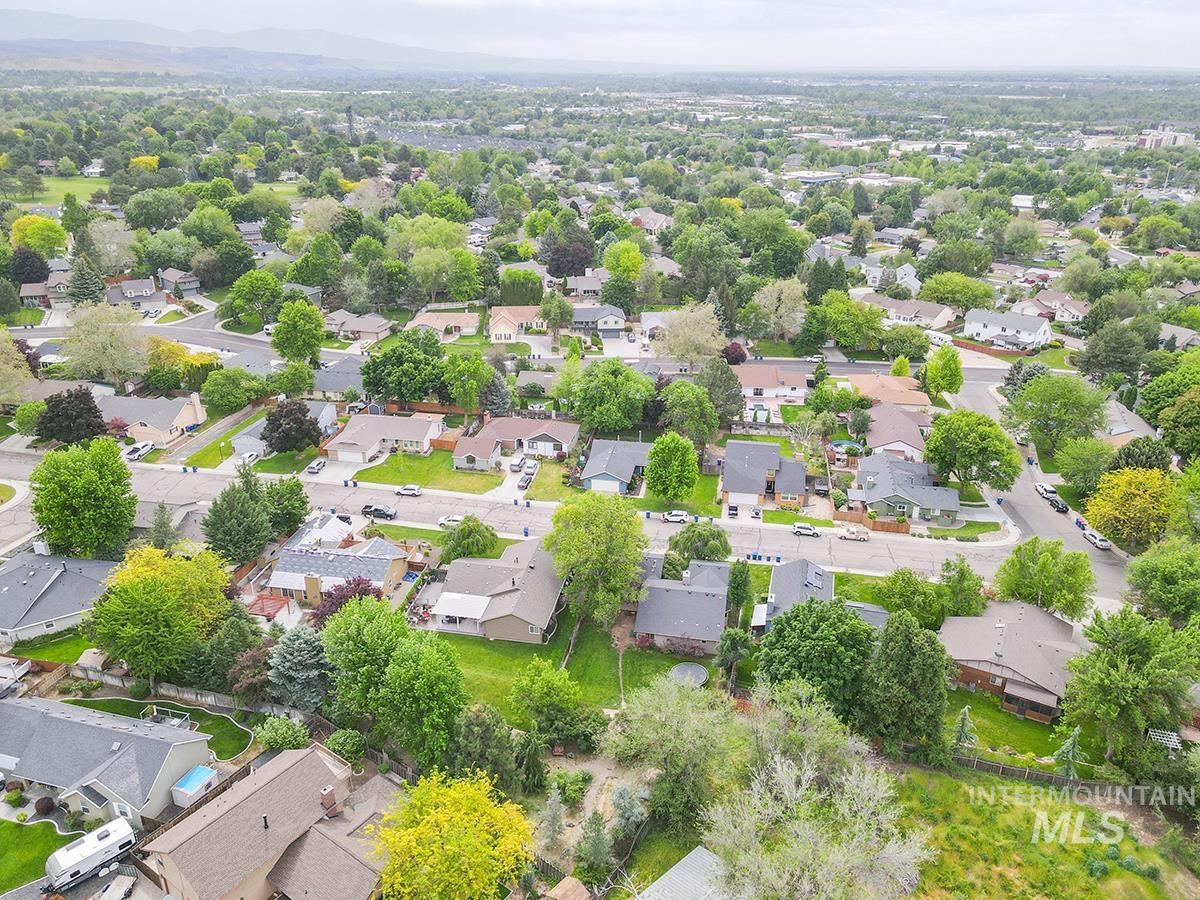 398 Mango Dr, Eagle, Idaho 83616-5120, 3 Bedrooms, 2 Bathrooms, Residential For Sale, Price $539,900, 98986200