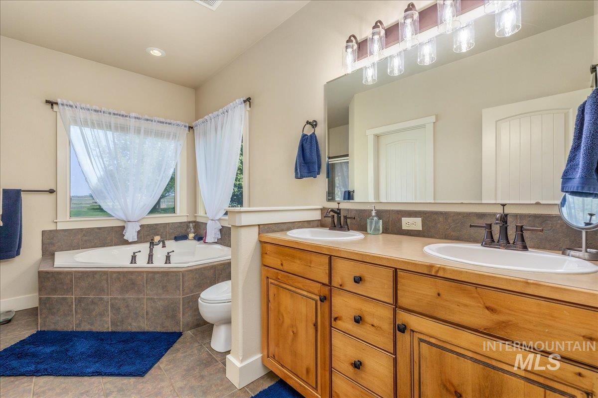 18593 S Pleasant Valley Rd, Kuna, Idaho 83634, 4 Bedrooms, 3 Bathrooms, Residential For Sale, Price $1,500,000, 98986201