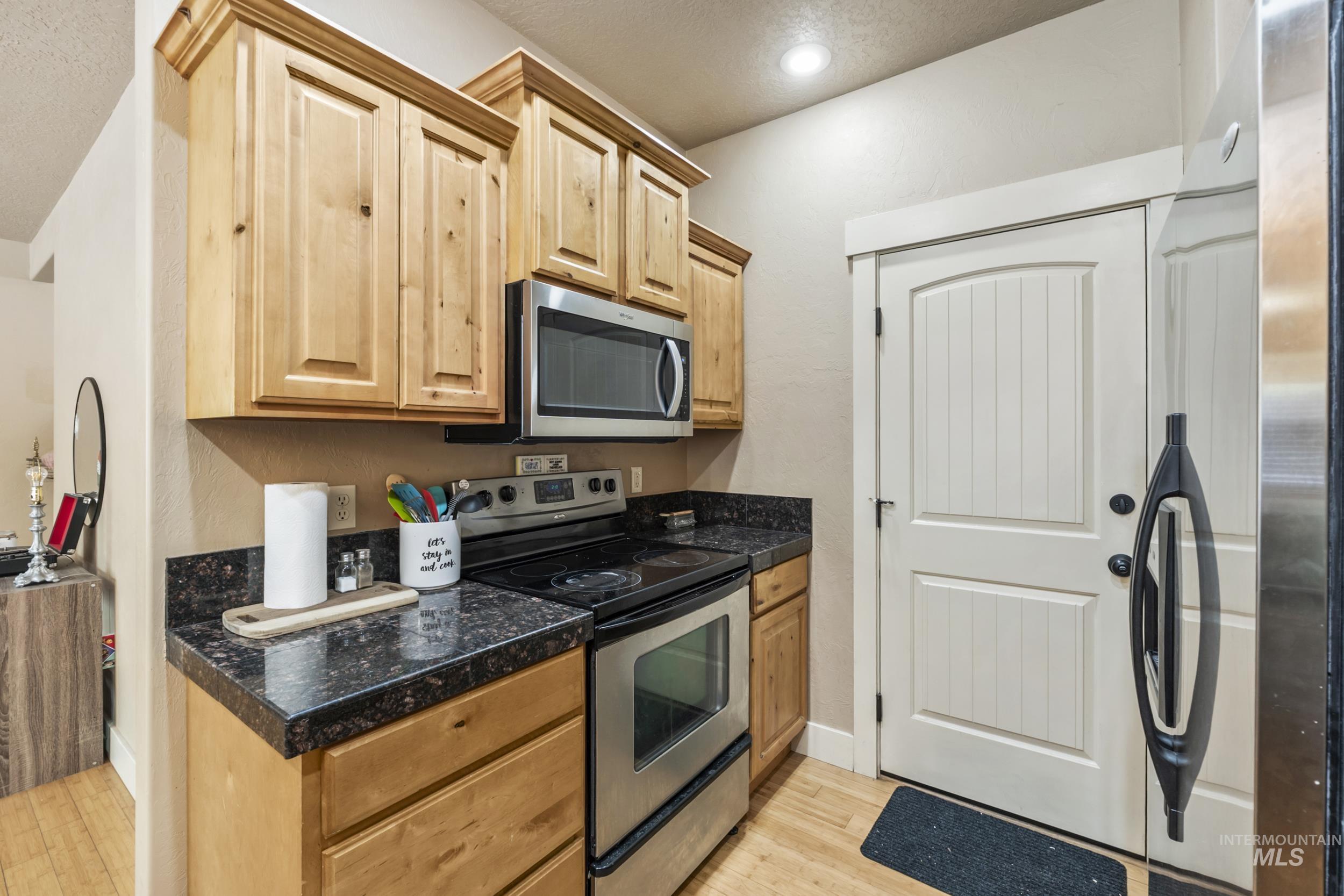 5233 W Morris Hill Rd, Boise, Idaho 83705, 3 Bedrooms, 2.5 Bathrooms, Residential Income For Sale, Price $425,000, 98986206