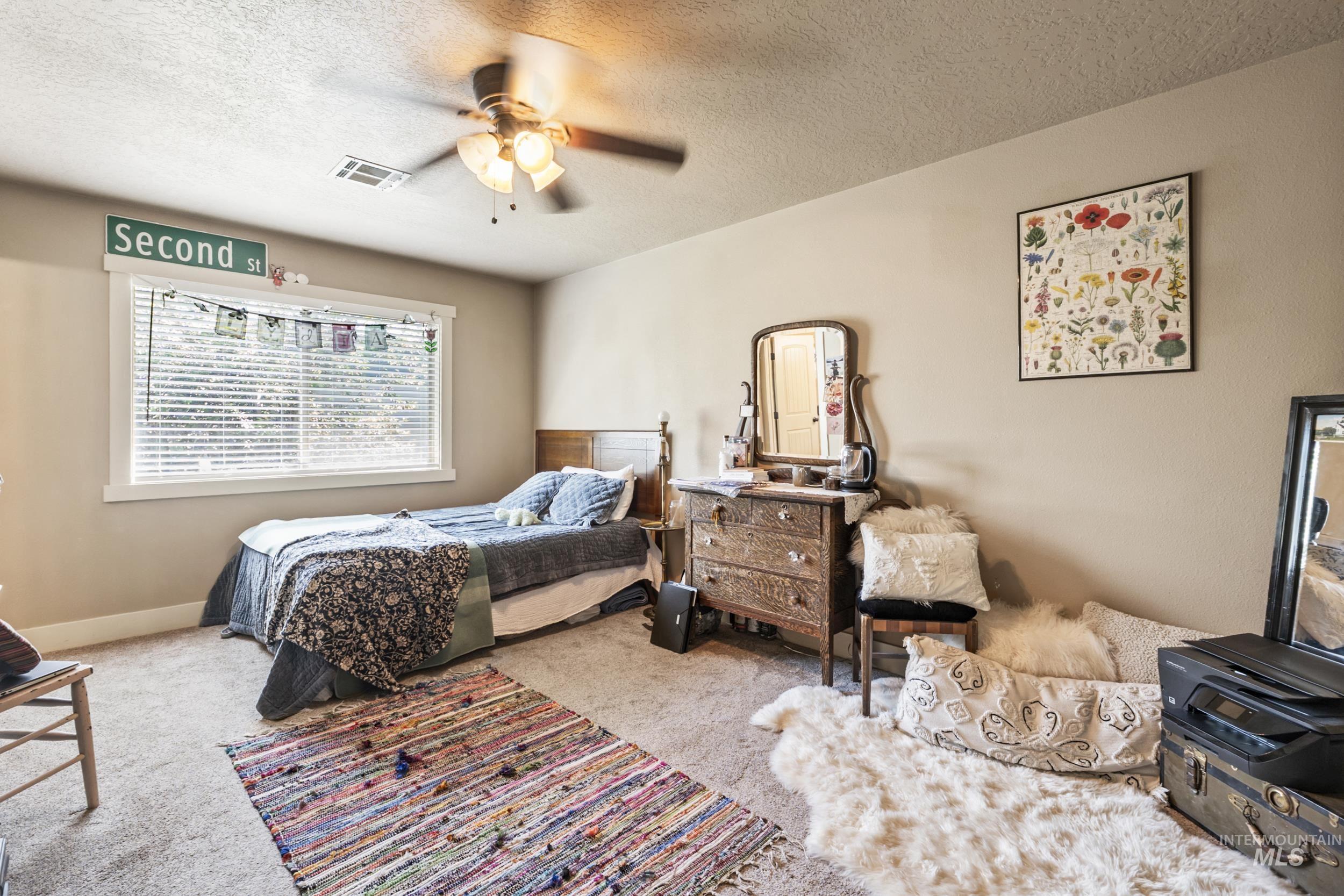 5233 W Morris Hill Rd, Boise, Idaho 83705, 3 Bedrooms, 2.5 Bathrooms, Residential Income For Sale, Price $425,000, 98986206