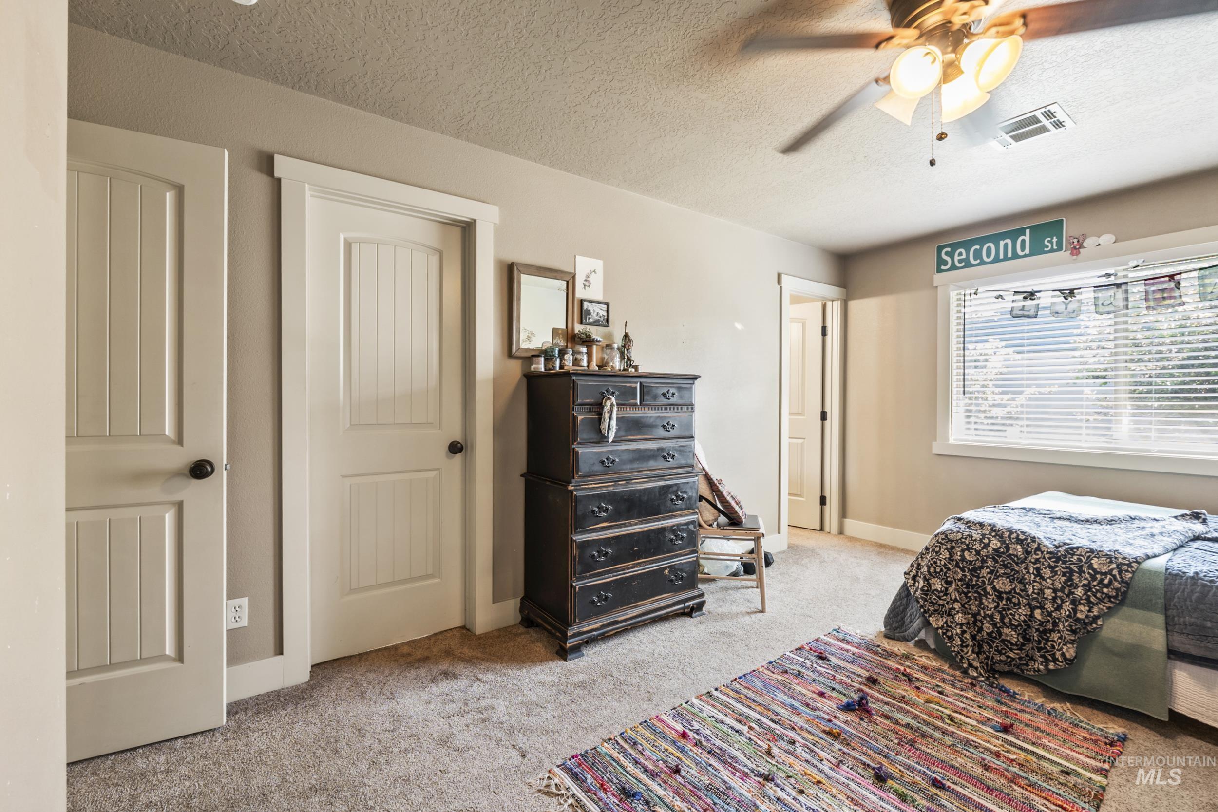 5233 W Morris Hill Rd, Boise, Idaho 83705, 3 Bedrooms, 2.5 Bathrooms, Residential Income For Sale, Price $425,000, 98986206