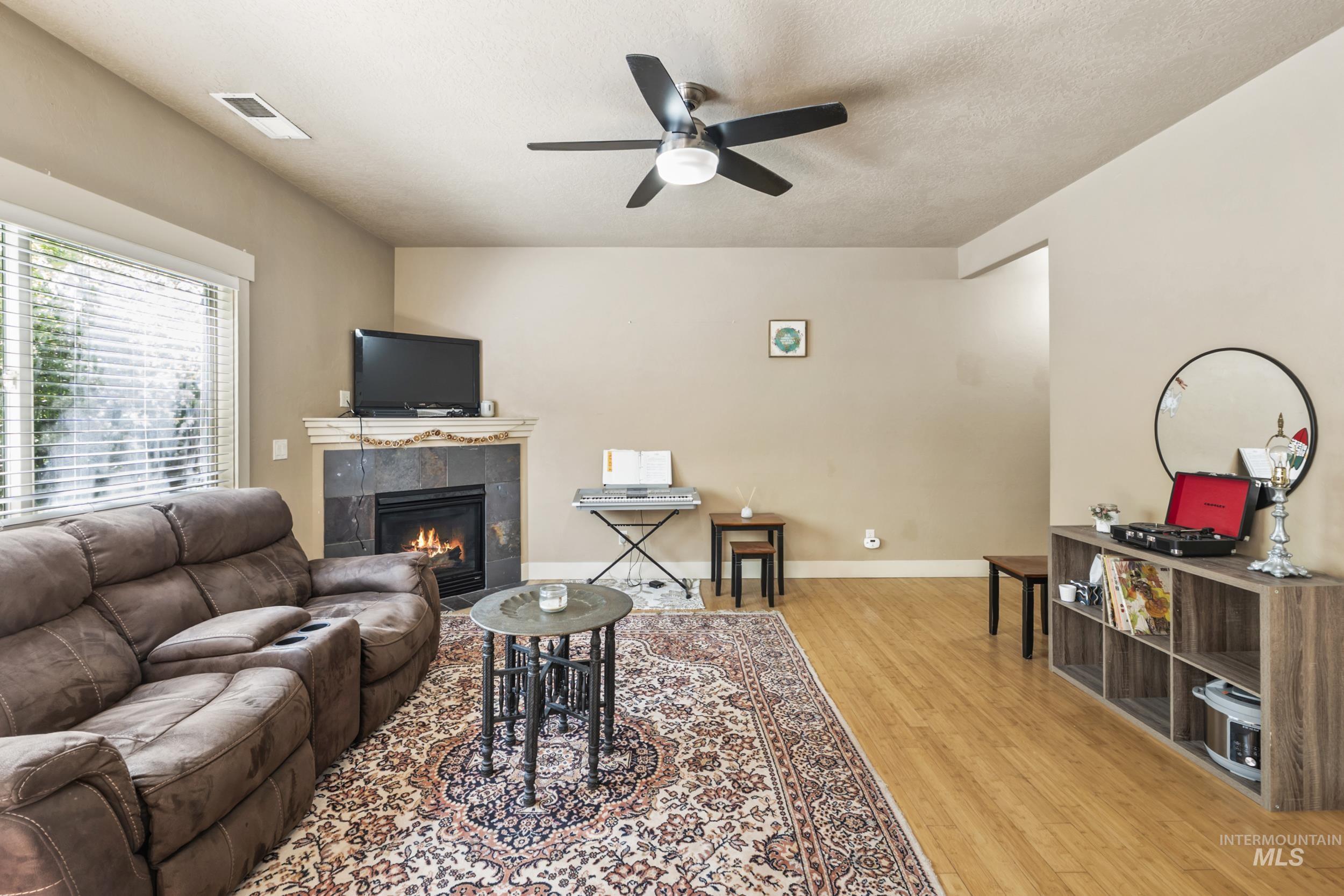 5233 W Morris Hill Rd, Boise, Idaho 83705, 3 Bedrooms, 2.5 Bathrooms, Residential Income For Sale, Price $415,000,MLS 98986206