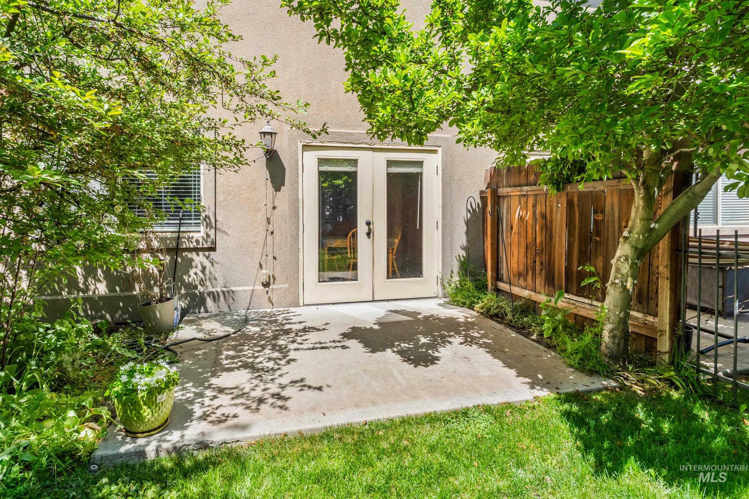 5233 W Morris Hill Rd, Boise, Idaho 83705, 3 Bedrooms, 2.5 Bathrooms, Residential Income For Sale, Price $425,000, 98986206