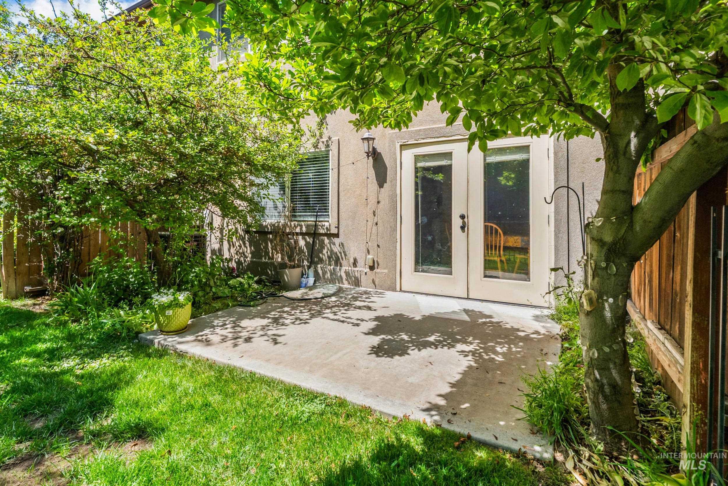 5233 W Morris Hill Rd, Boise, Idaho 83705, 3 Bedrooms, 2.5 Bathrooms, Residential Income For Sale, Price $425,000, 98986206