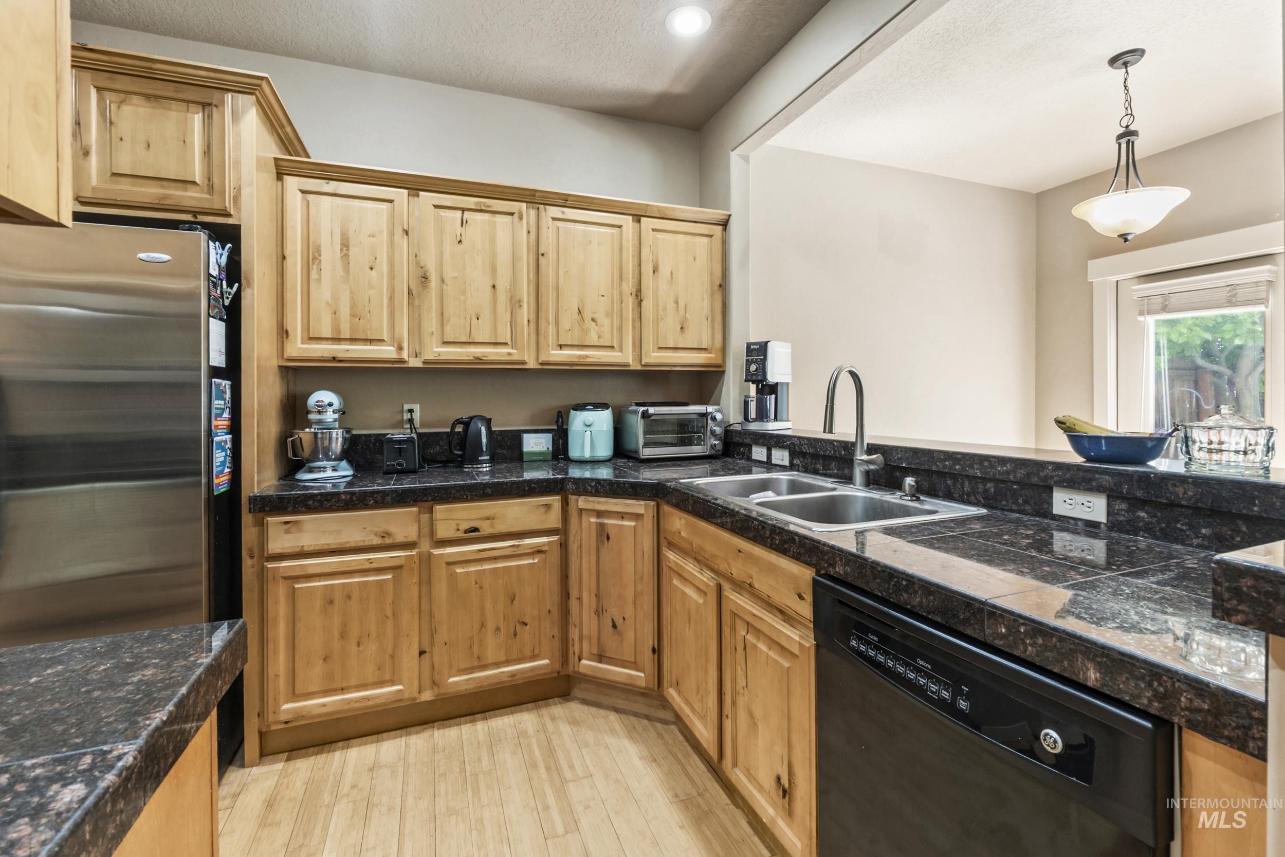 5233 W Morris Hill Rd, Boise, Idaho 83705, 3 Bedrooms, 2.5 Bathrooms, Residential Income For Sale, Price $415,000,MLS 98986206