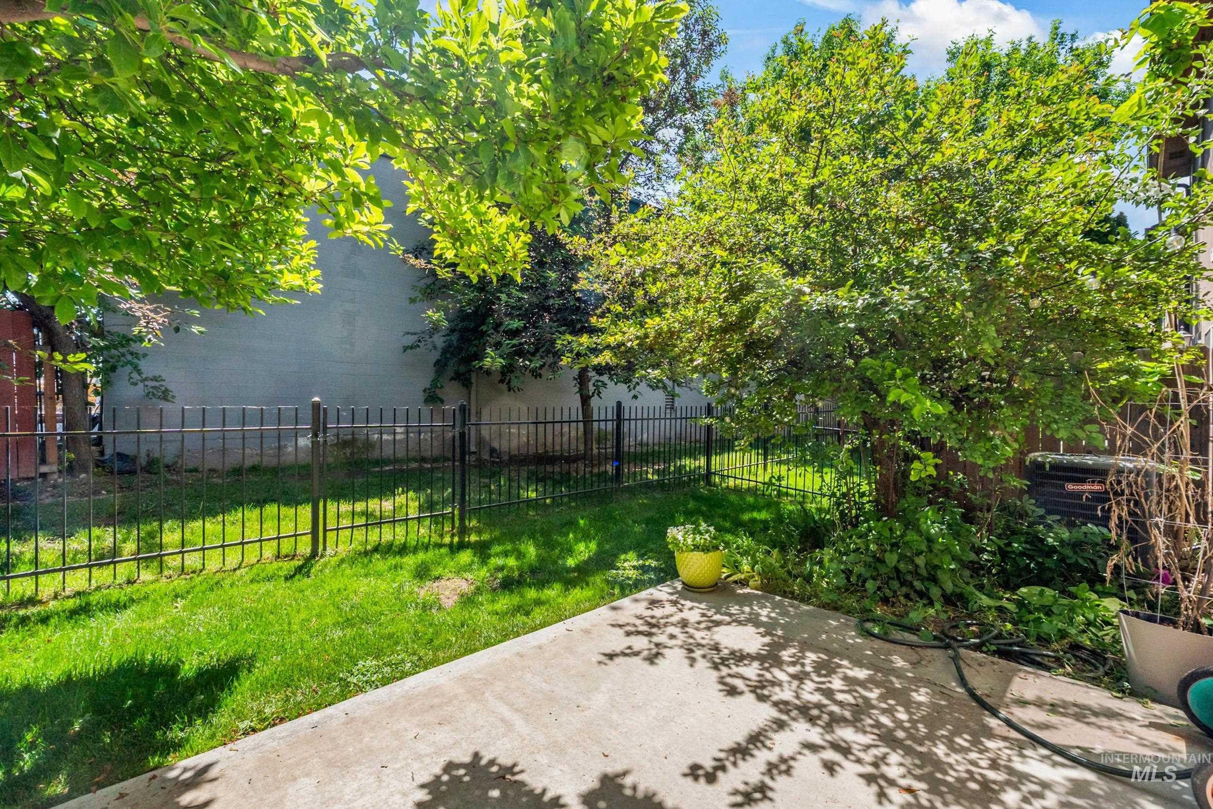 5233 W Morris Hill Rd, Boise, Idaho 83705, 3 Bedrooms, 2.5 Bathrooms, Residential Income For Sale, Price $425,000, 98986206