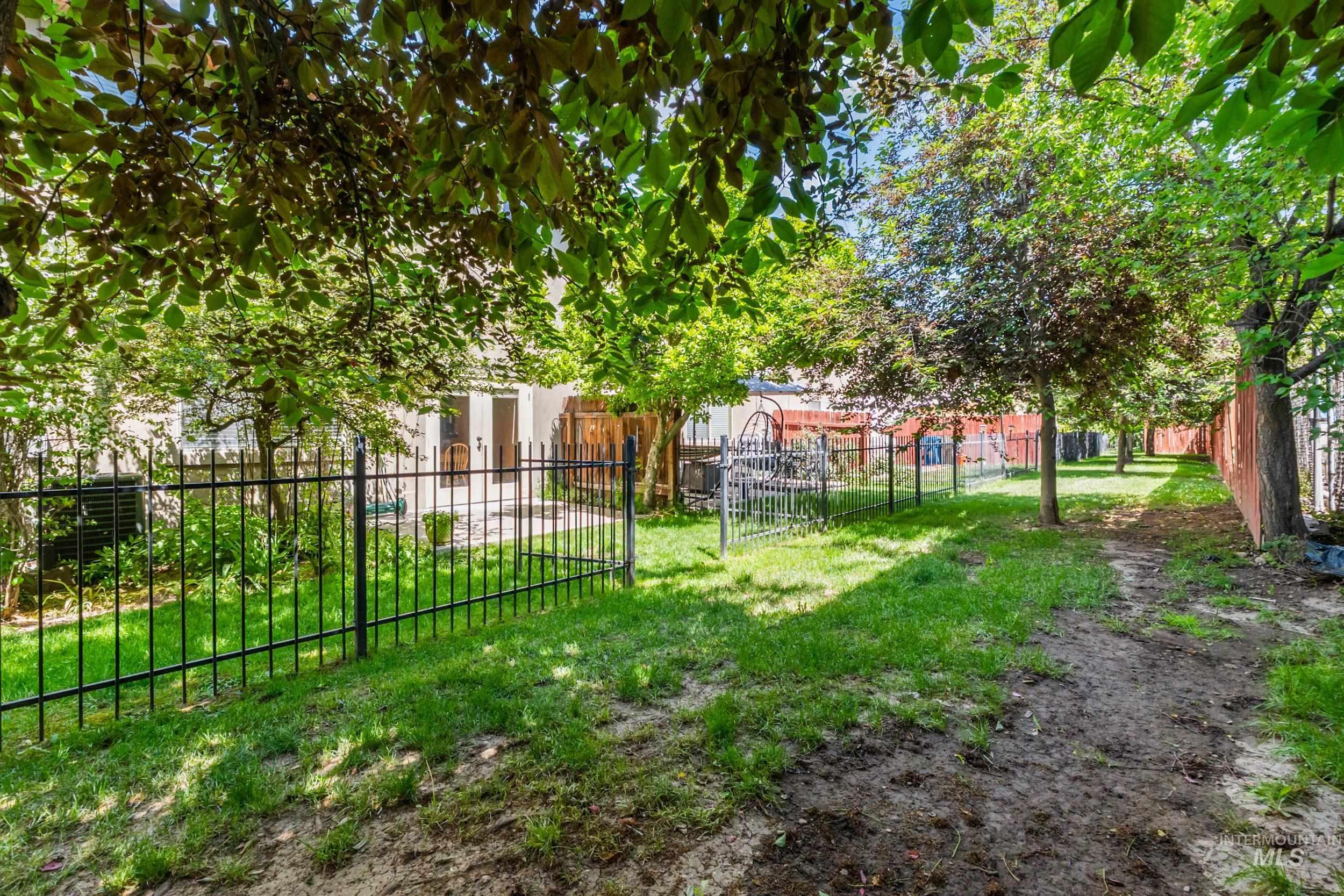 5233 W Morris Hill Rd, Boise, Idaho 83705, 3 Bedrooms, 2.5 Bathrooms, Residential Income For Sale, Price $425,000, 98986206