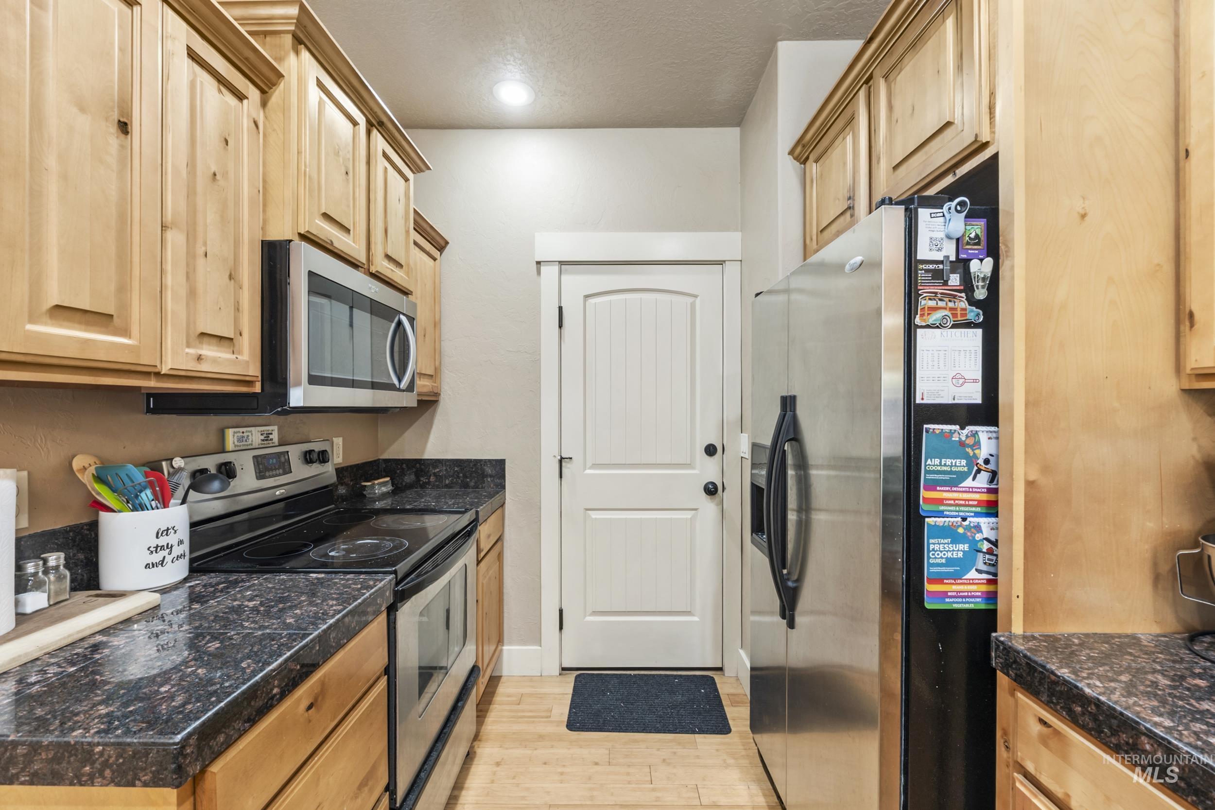5233 W Morris Hill Rd, Boise, Idaho 83705, 3 Bedrooms, 2.5 Bathrooms, Residential Income For Sale, Price $415,000,MLS 98986206