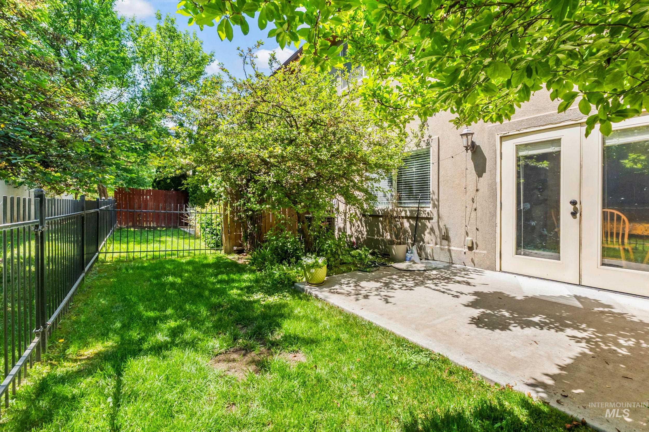 5233 W Morris Hill Rd, Boise, Idaho 83705, 3 Bedrooms, 2.5 Bathrooms, Residential Income For Sale, Price $415,000,MLS 98986206