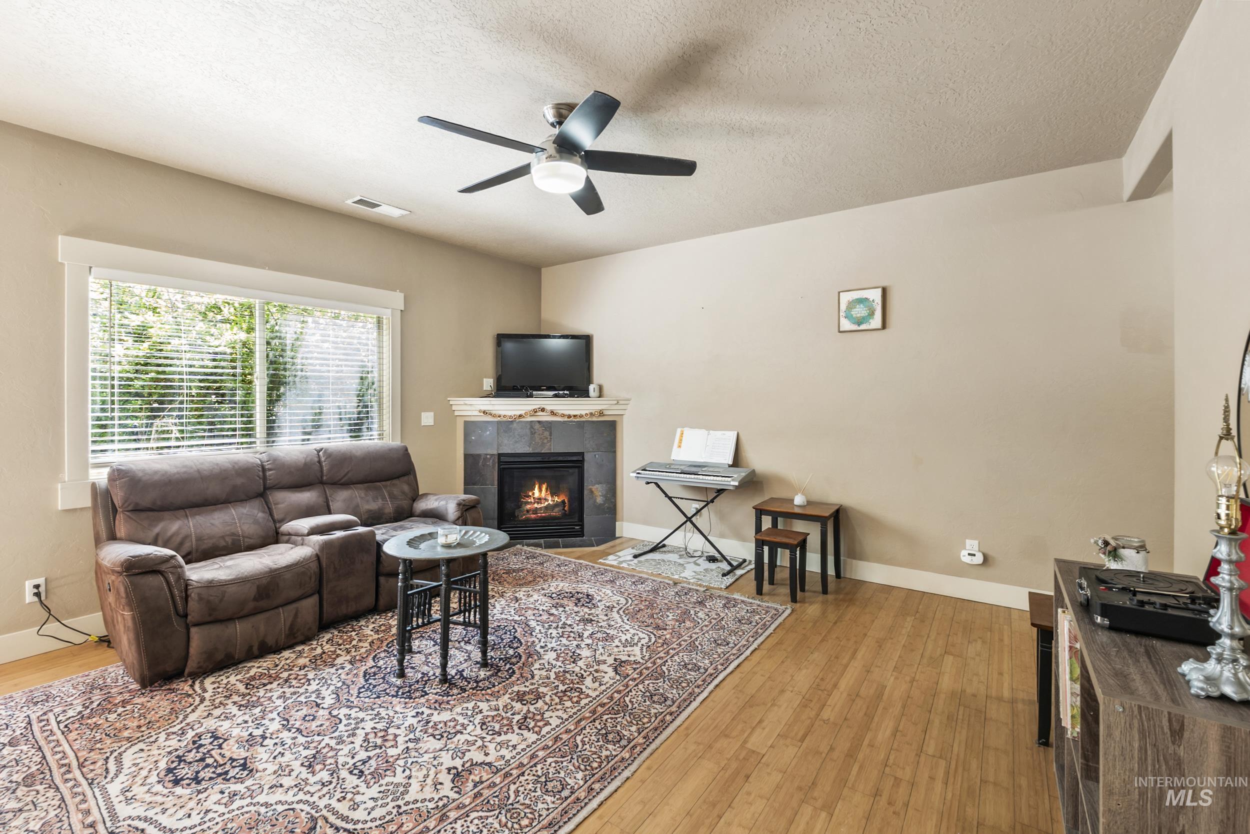 5233 W Morris Hill Rd, Boise, Idaho 83705, 3 Bedrooms, 2.5 Bathrooms, Residential Income For Sale, Price $415,000,MLS 98986206