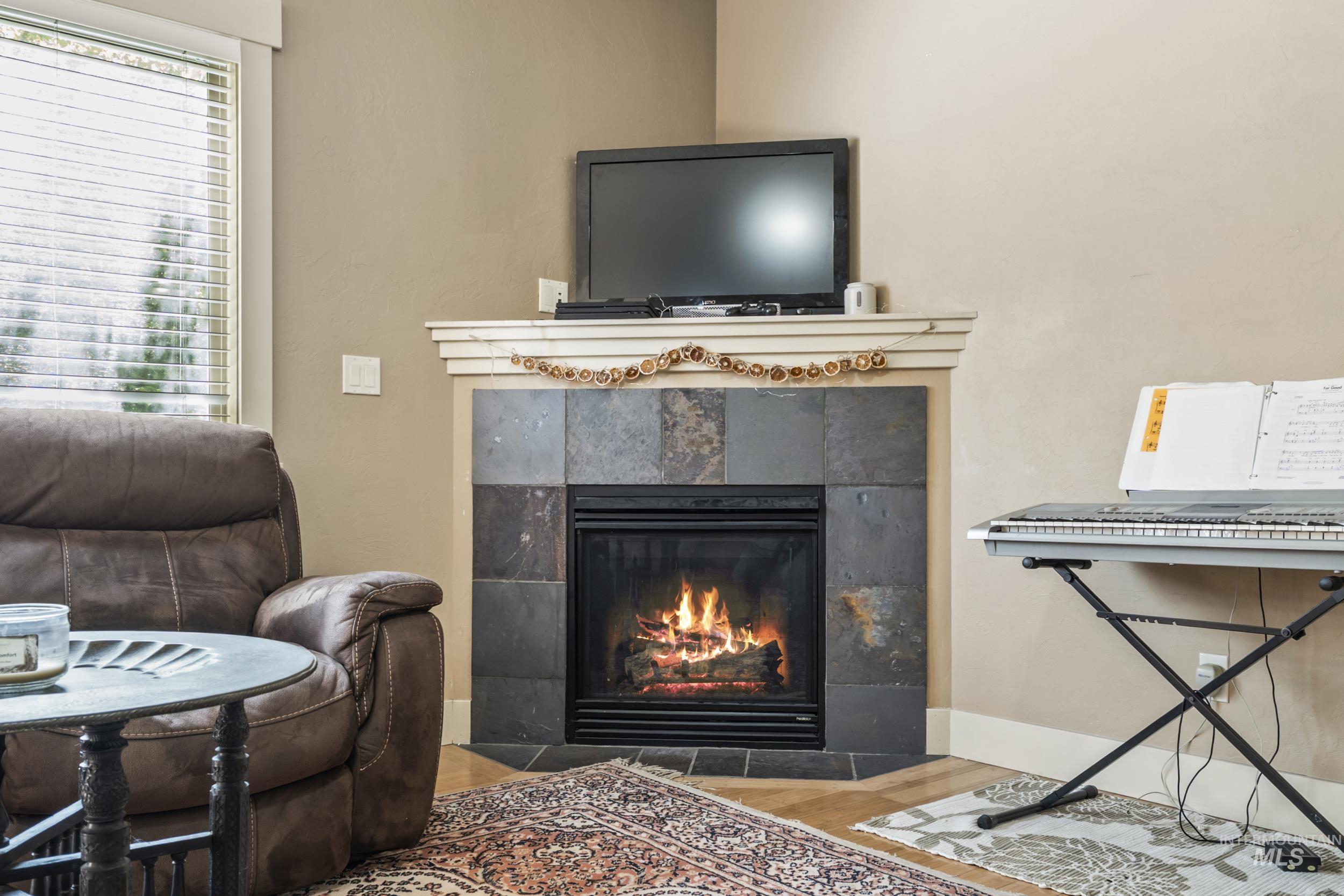 5233 W Morris Hill Rd, Boise, Idaho 83705, 3 Bedrooms, 2.5 Bathrooms, Residential Income For Sale, Price $415,000,MLS 98986206