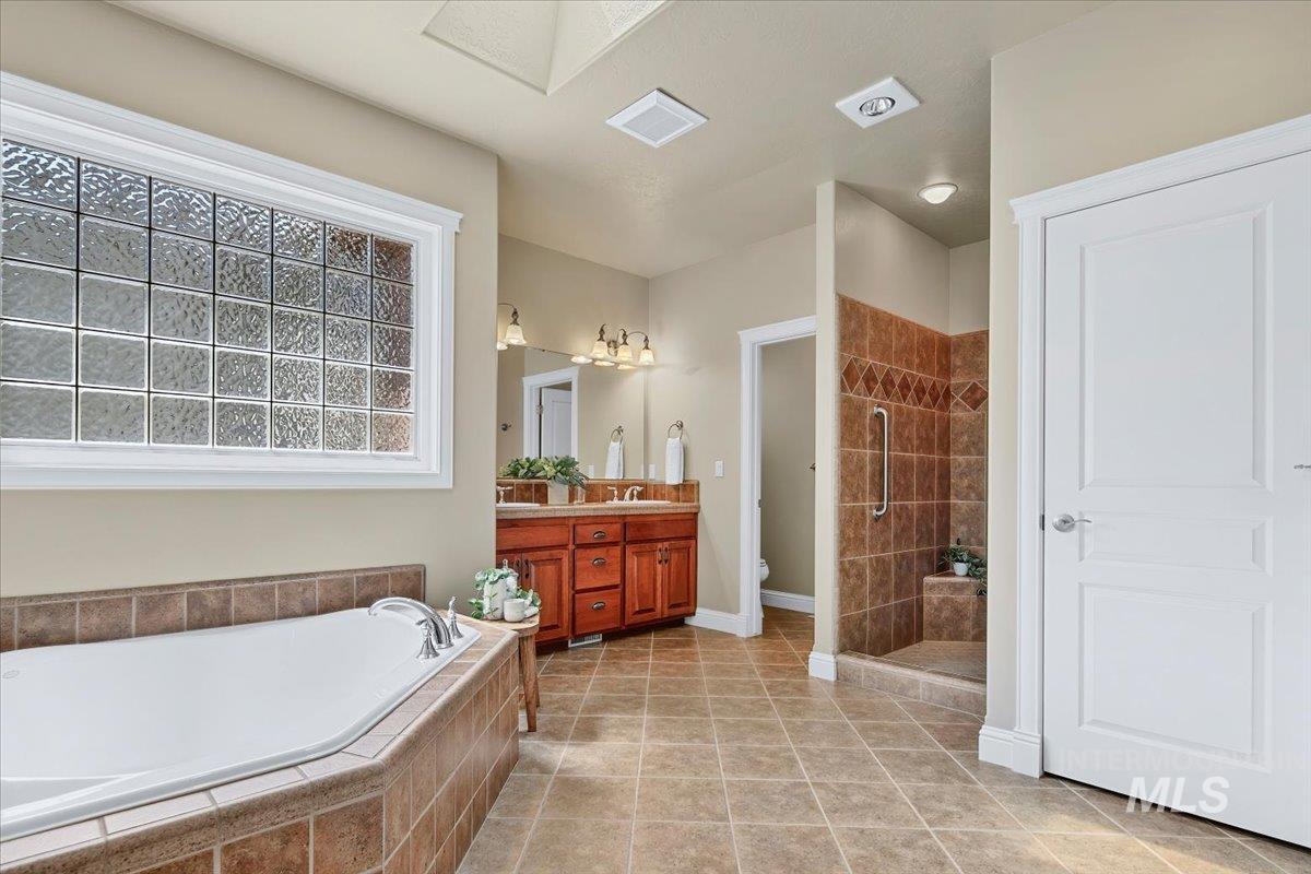3882 S Arno Ave, Meridian, Idaho 83642, 4 Bedrooms, 2.5 Bathrooms, Residential For Sale, Price $799,900, 98986212