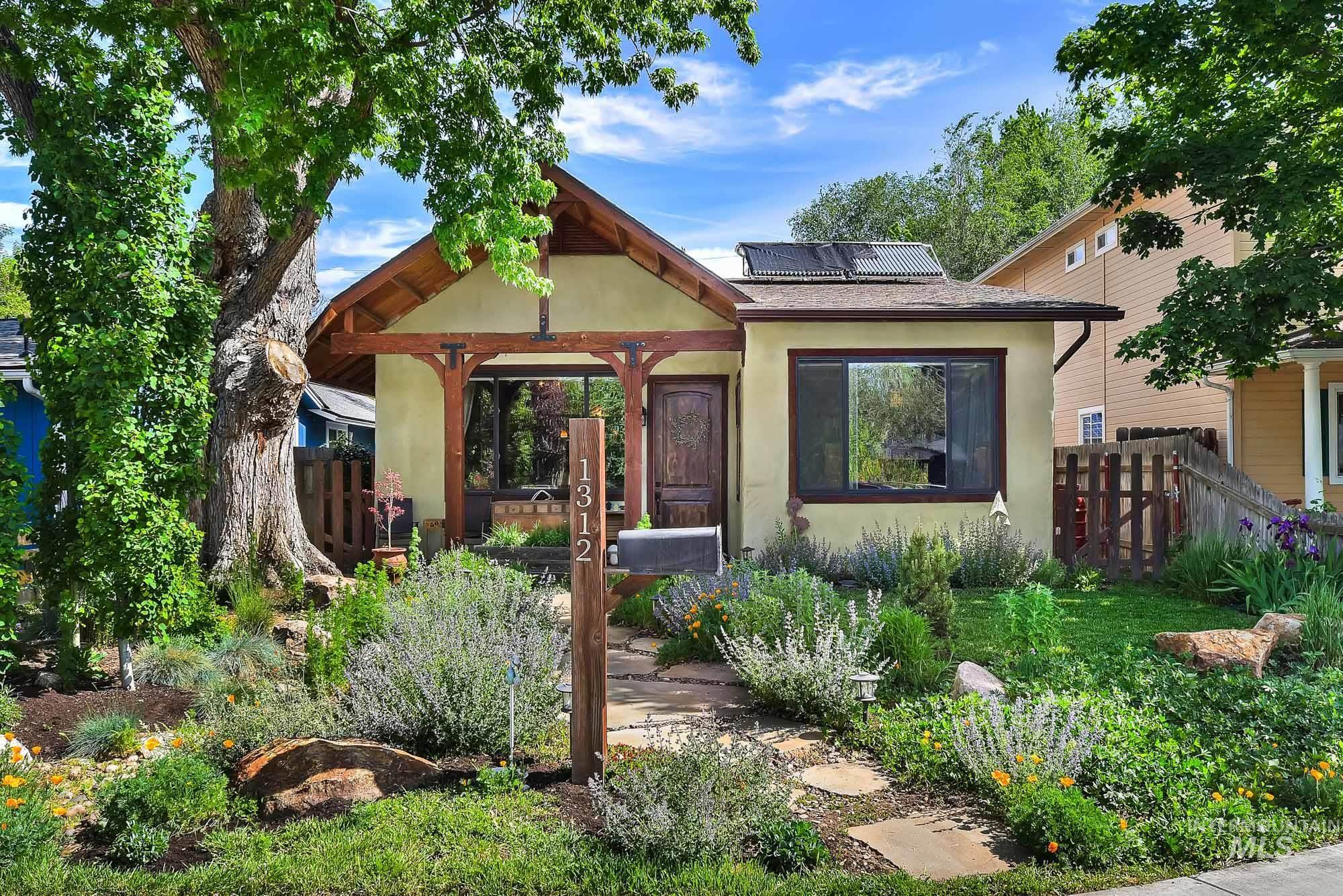 1312 E Franklin St, Boise, Idaho 83712, 2 Bedrooms, 1 Bathroom, Residential For Sale, Price $624,900, 98986215