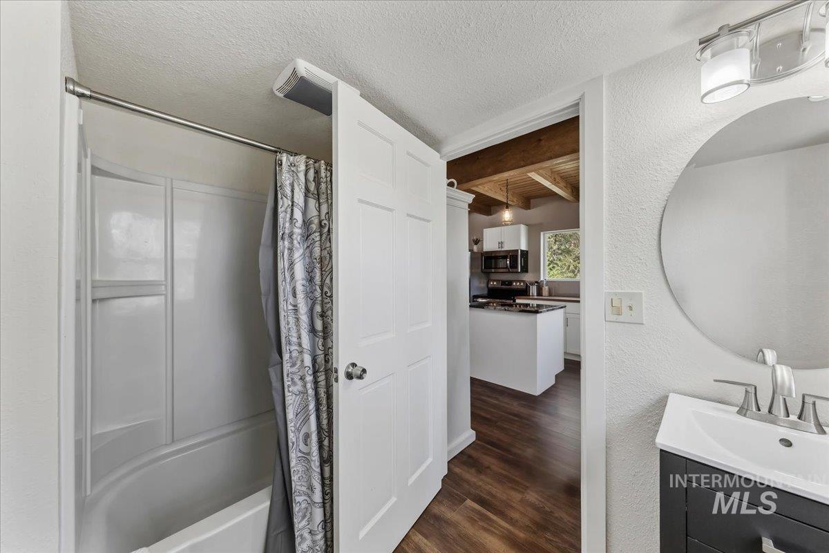 17 Bear Run Lane, Boise, Idaho 83716-3320, 2 Bedrooms, 2 Bathrooms, Residential For Sale, Price $359,900, 98986216