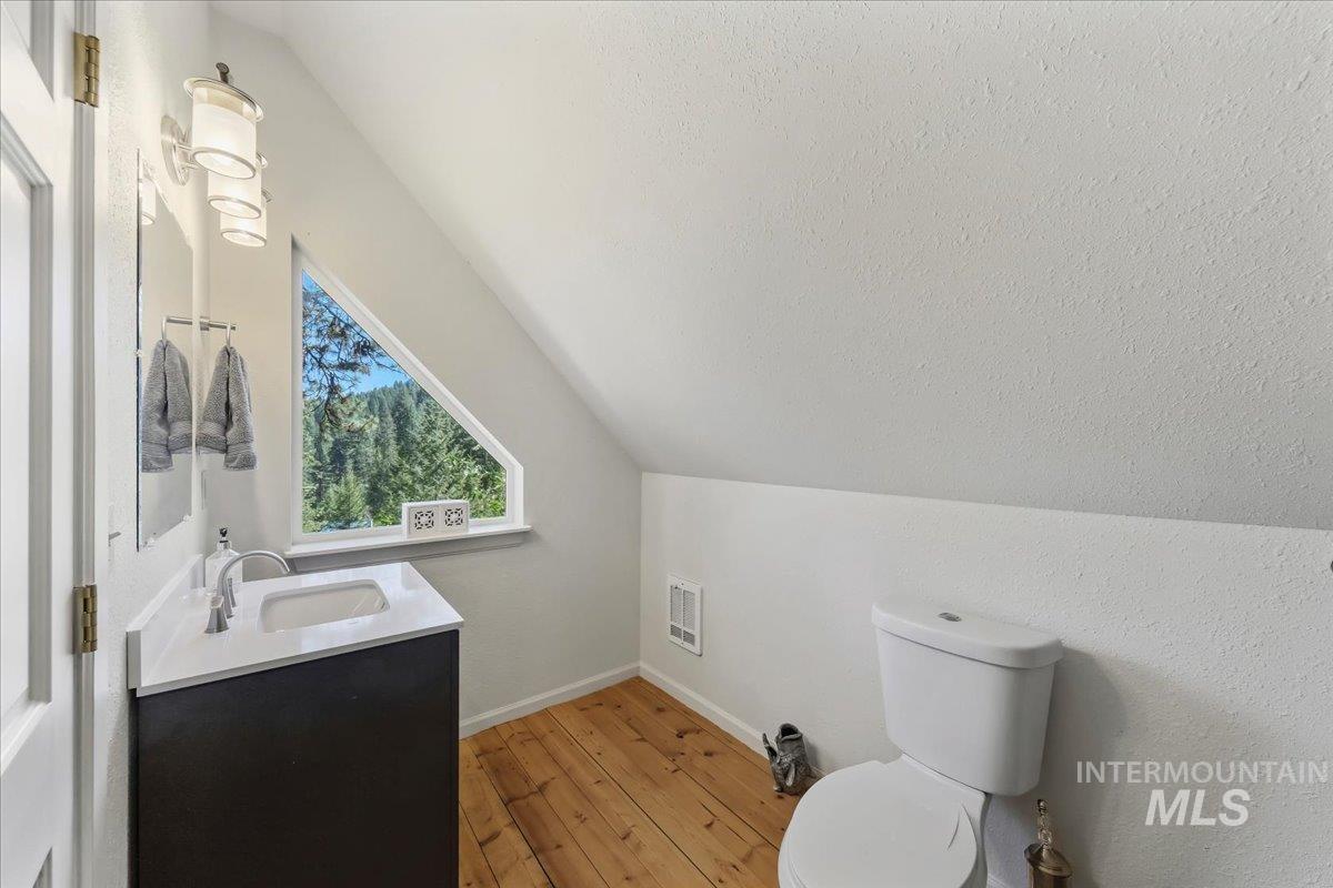 17 Bear Run Lane, Boise, Idaho 83716-3320, 2 Bedrooms, 2 Bathrooms, Residential For Sale, Price $359,900, 98986216