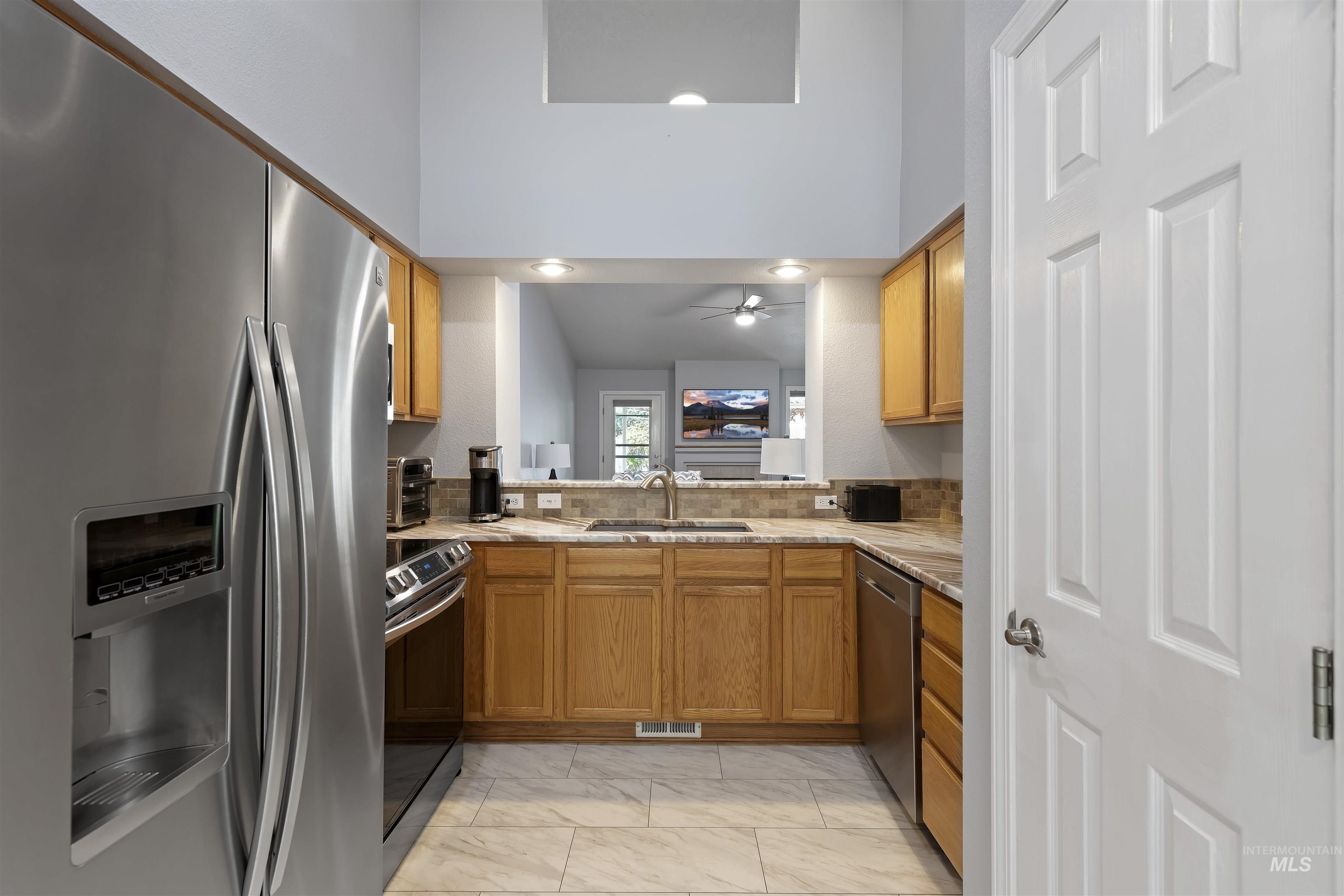 3385 W Fieldstream Lane, Meridian, Idaho 83646, 2 Bedrooms, 2 Bathrooms, Residential For Sale, Price $409,900, 98986217