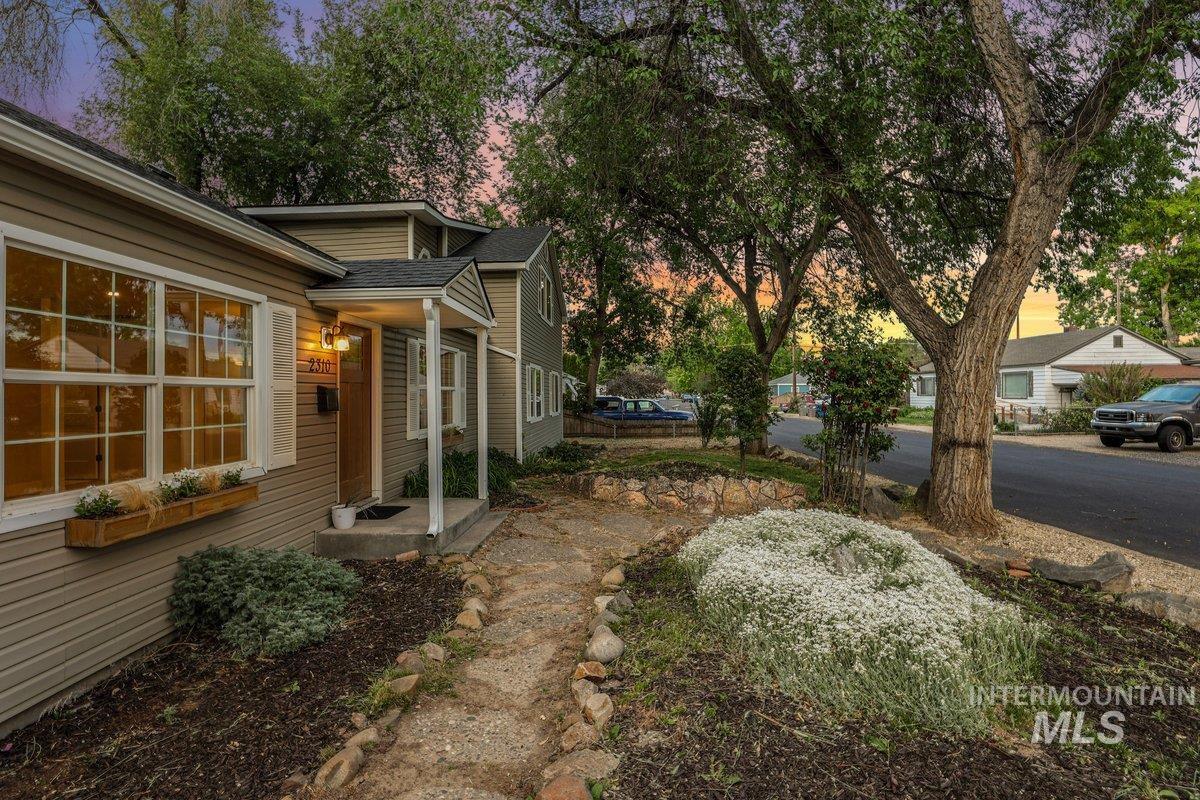 2310 W Frederic St, Boise, Idaho 83705, 4 Bedrooms, 3 Bathrooms, Residential For Sale, Price $649,990, 98986219