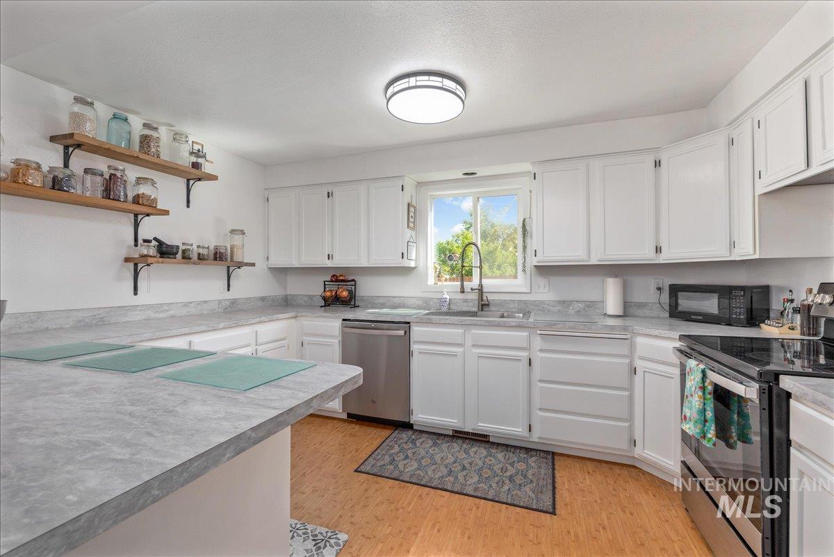 906 N 9Th St, Parma, Idaho 83660-5900, 4 Bedrooms, 3 Bathrooms, Residential For Sale, Price $435,000,MLS 98986220