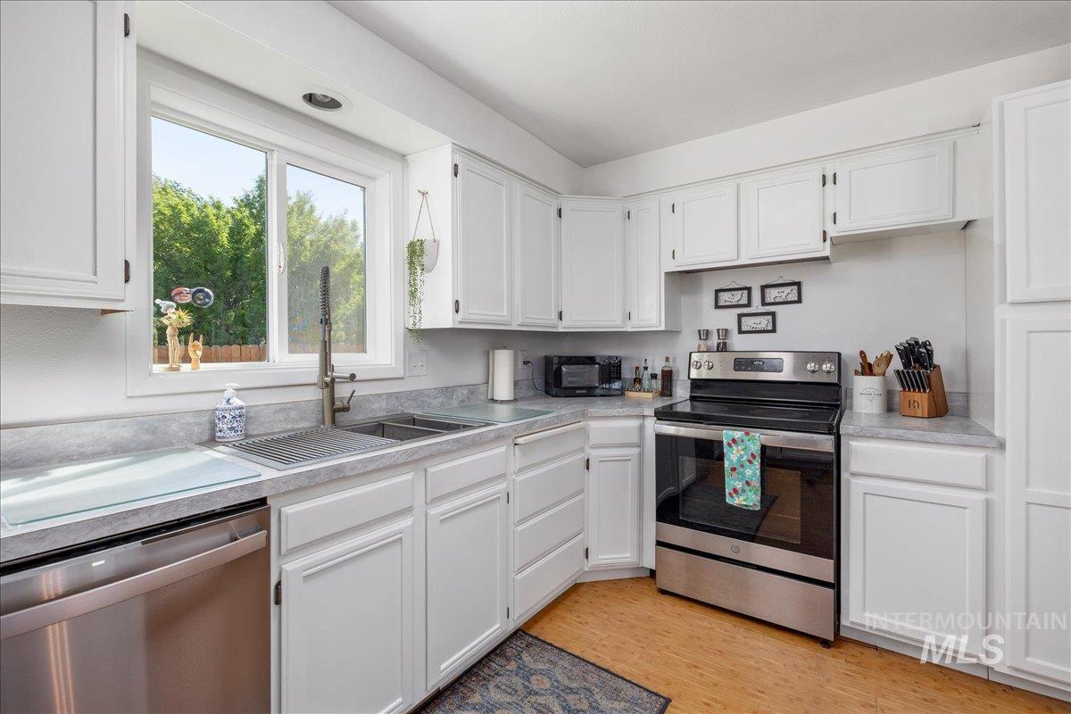 906 N 9Th St, Parma, Idaho 83660-5900, 4 Bedrooms, 3 Bathrooms, Residential For Sale, Price $435,000,MLS 98986220