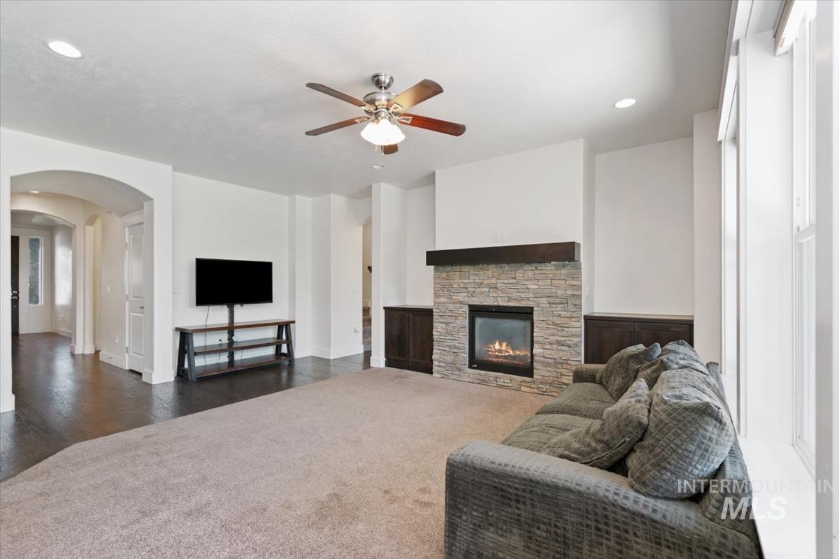 4406 S Lava Springs Loop, Nampa, Idaho 83686, 4 Bedrooms, 2.5 Bathrooms, Residential For Sale, Price $475,000,MLS 98986225