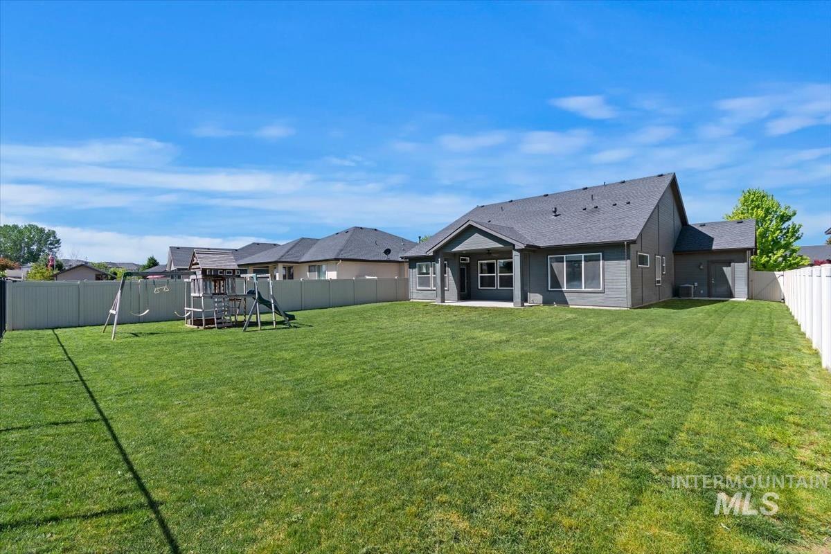 4406 S Lava Springs Loop, Nampa, Idaho 83686, 4 Bedrooms, 2.5 Bathrooms, Residential For Sale, Price $475,000,MLS 98986225