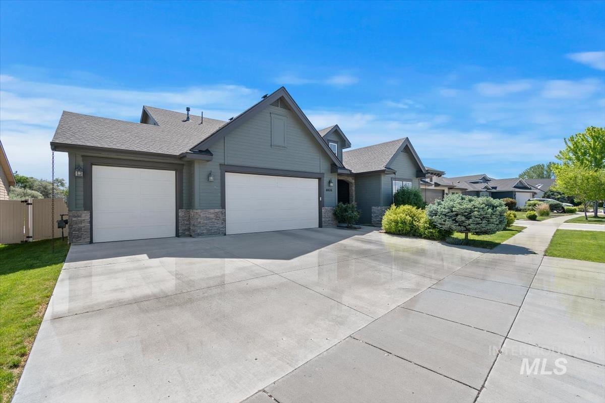 4406 S Lava Springs Loop, Nampa, Idaho 83686, 4 Bedrooms, 2.5 Bathrooms, Residential For Sale, Price $475,000,MLS 98986225