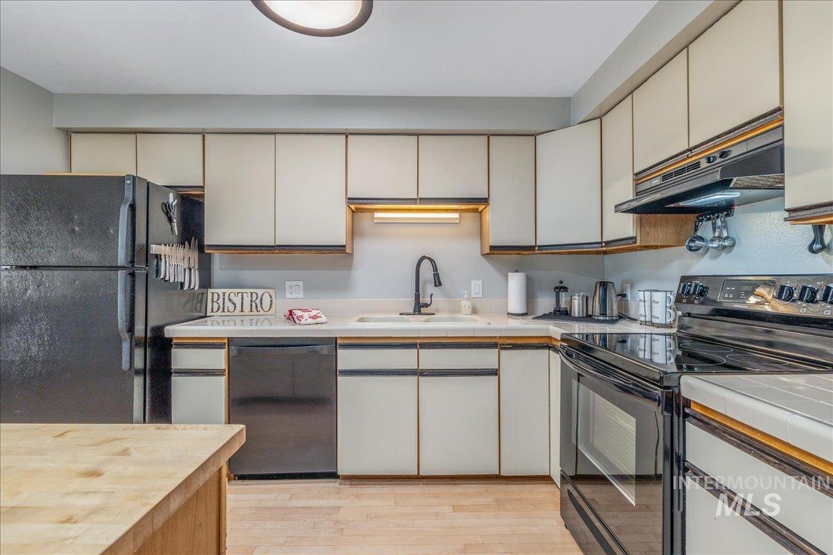 3651 S Gekeler Ln, Boise, Idaho 83706-6457, 3 Bedrooms, 2 Bathrooms, Residential For Sale, Price $375,000, 98986226