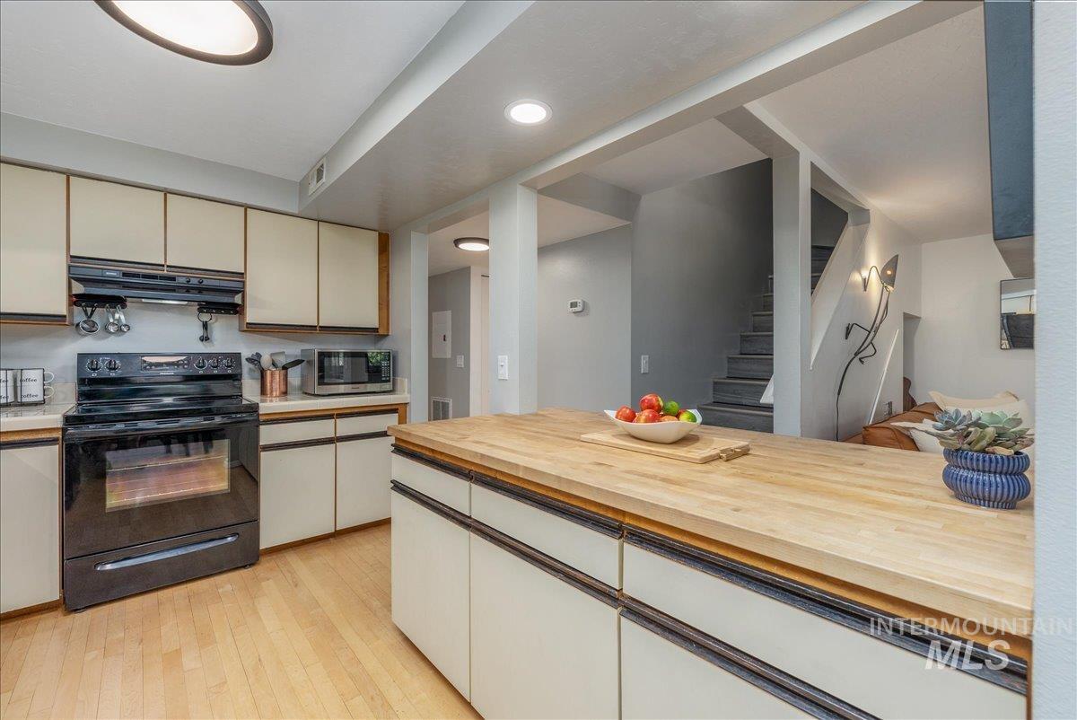 3651 S Gekeler Ln, Boise, Idaho 83706-6457, 3 Bedrooms, 2 Bathrooms, Residential For Sale, Price $375,000, 98986226