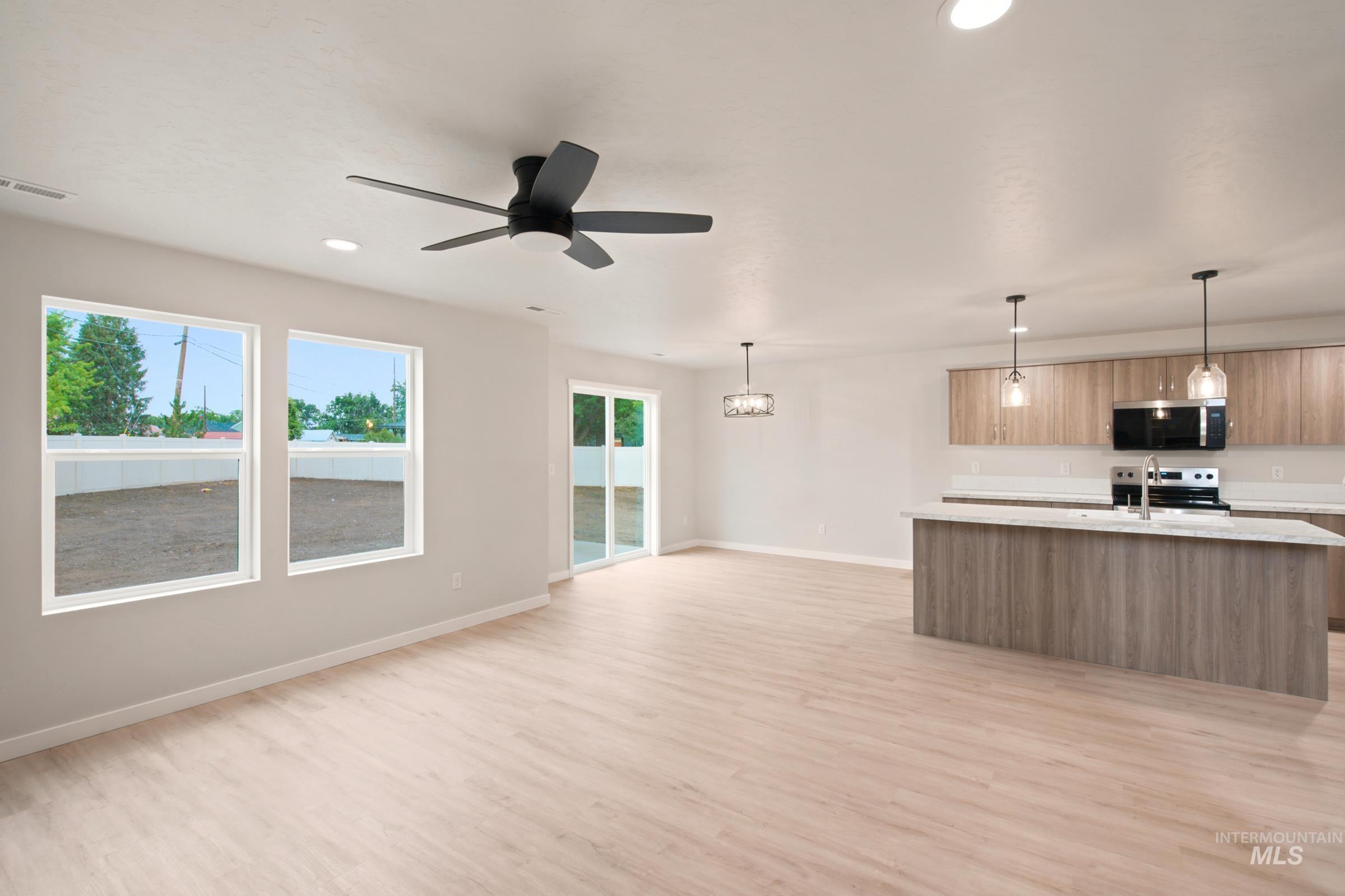 462 Oliver St, Emmett, Idaho 83617, 4 Bedrooms, 2.5 Bathrooms, Residential For Sale, Price $474,990, 98986230